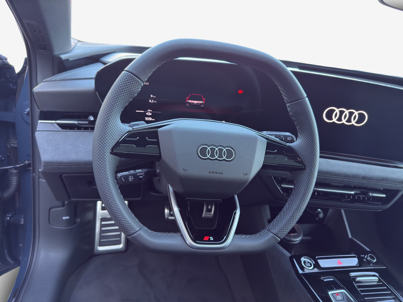 AUDI A6 Avant e-tron-image-9