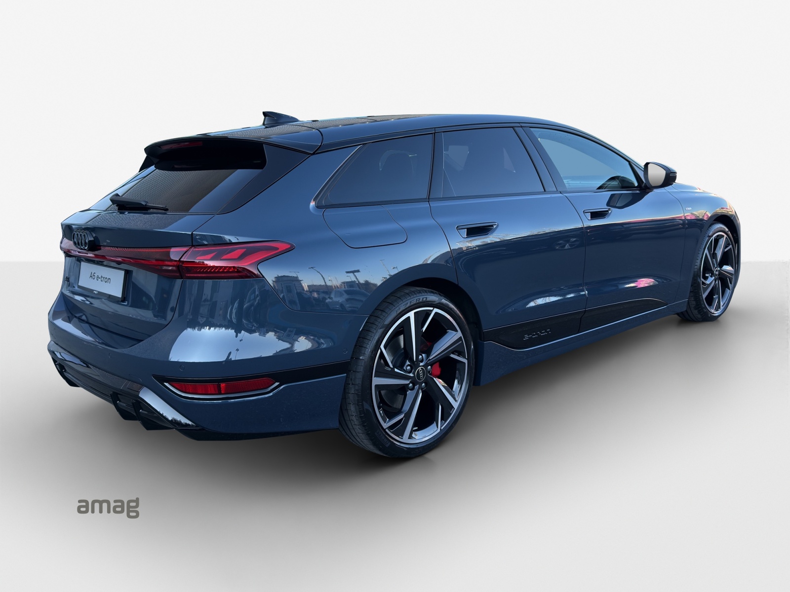 AUDI A6 Avant e-tron-image-4