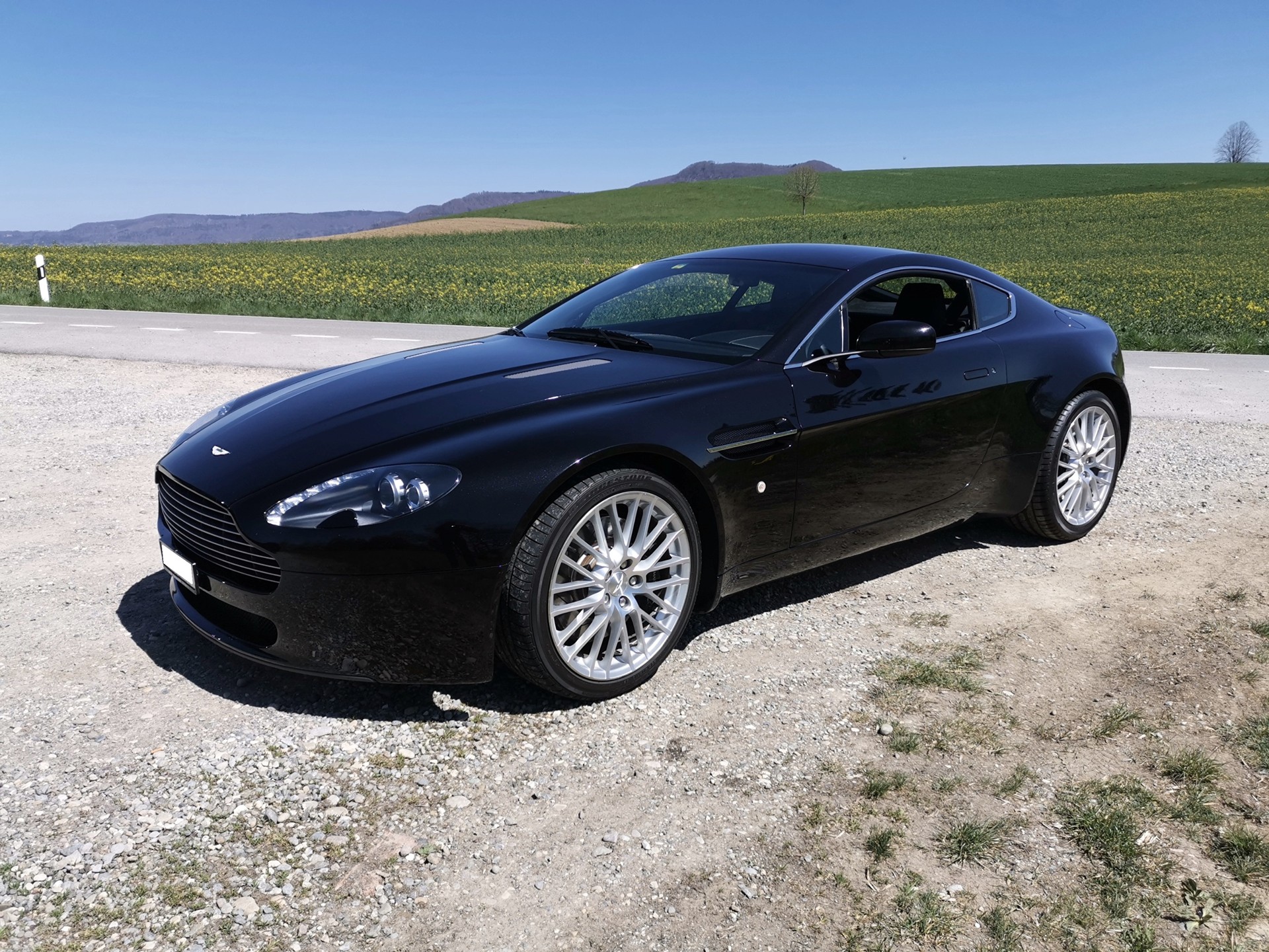 ASTON MARTIN V8 Vantage 4.3-image-1