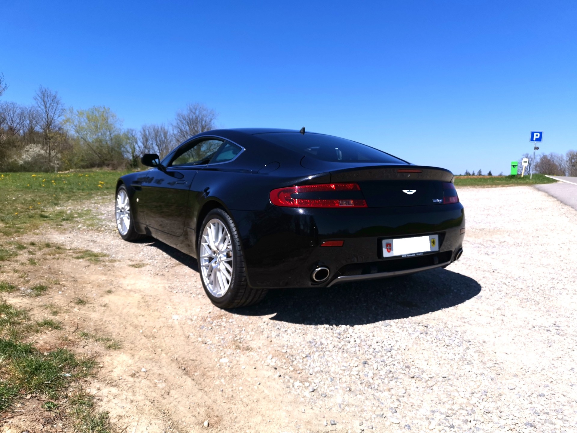 ASTON MARTIN V8 Vantage 4.3-image-3