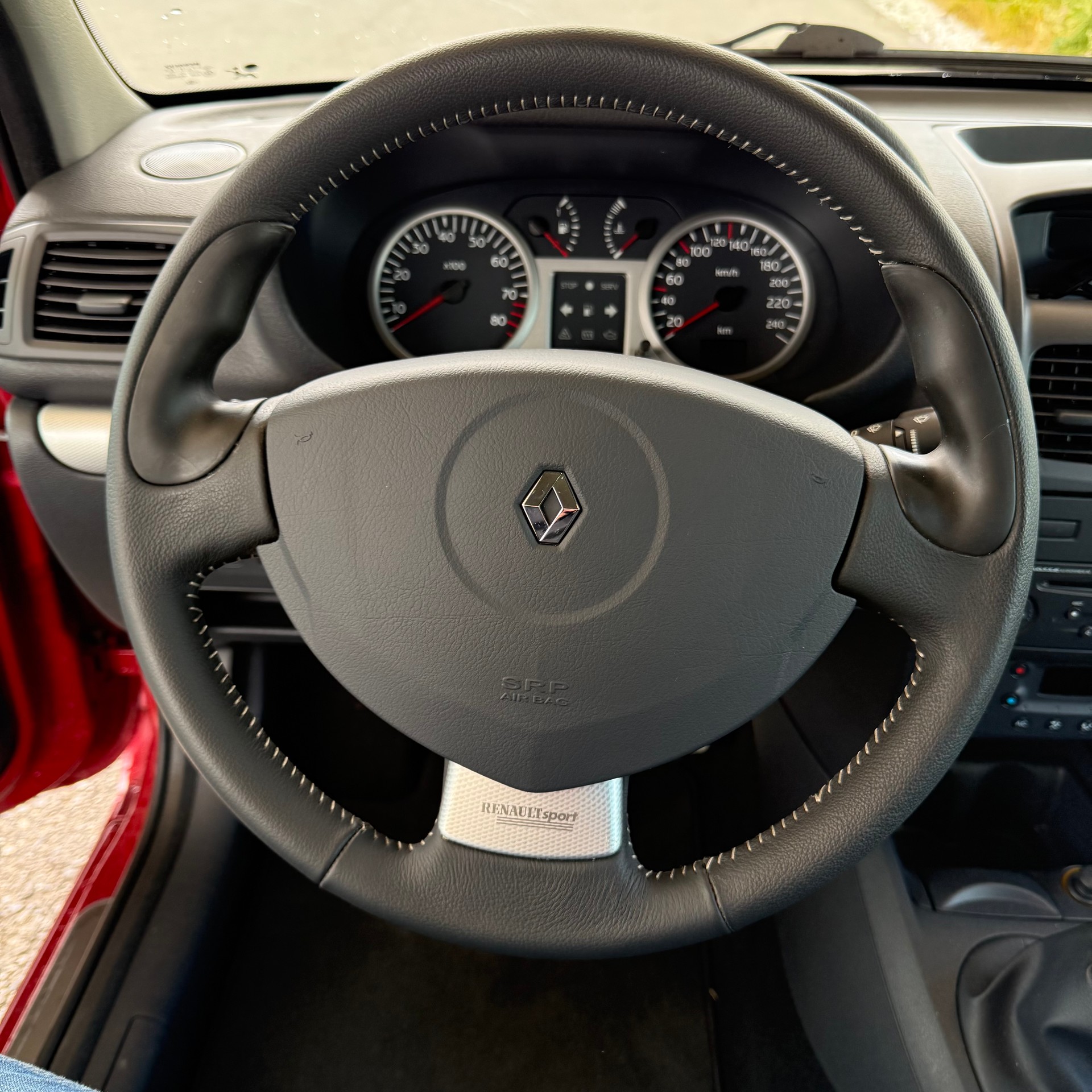 RENAULT Clio 2.0 16V Sport-image-8