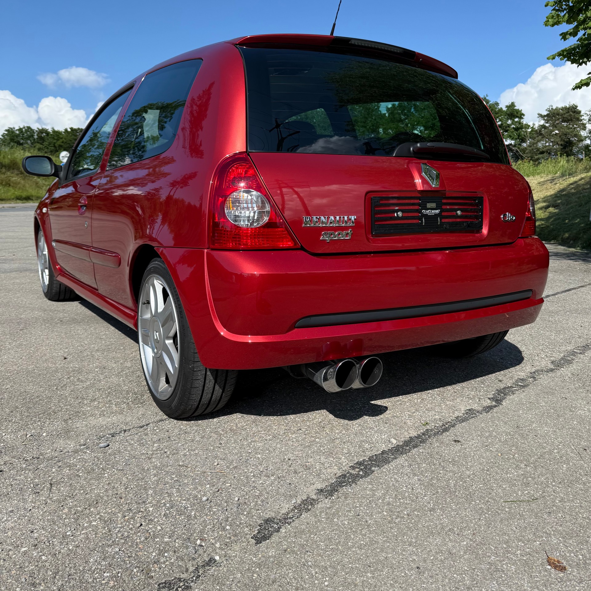 RENAULT Clio 2.0 16V Sport-image-0