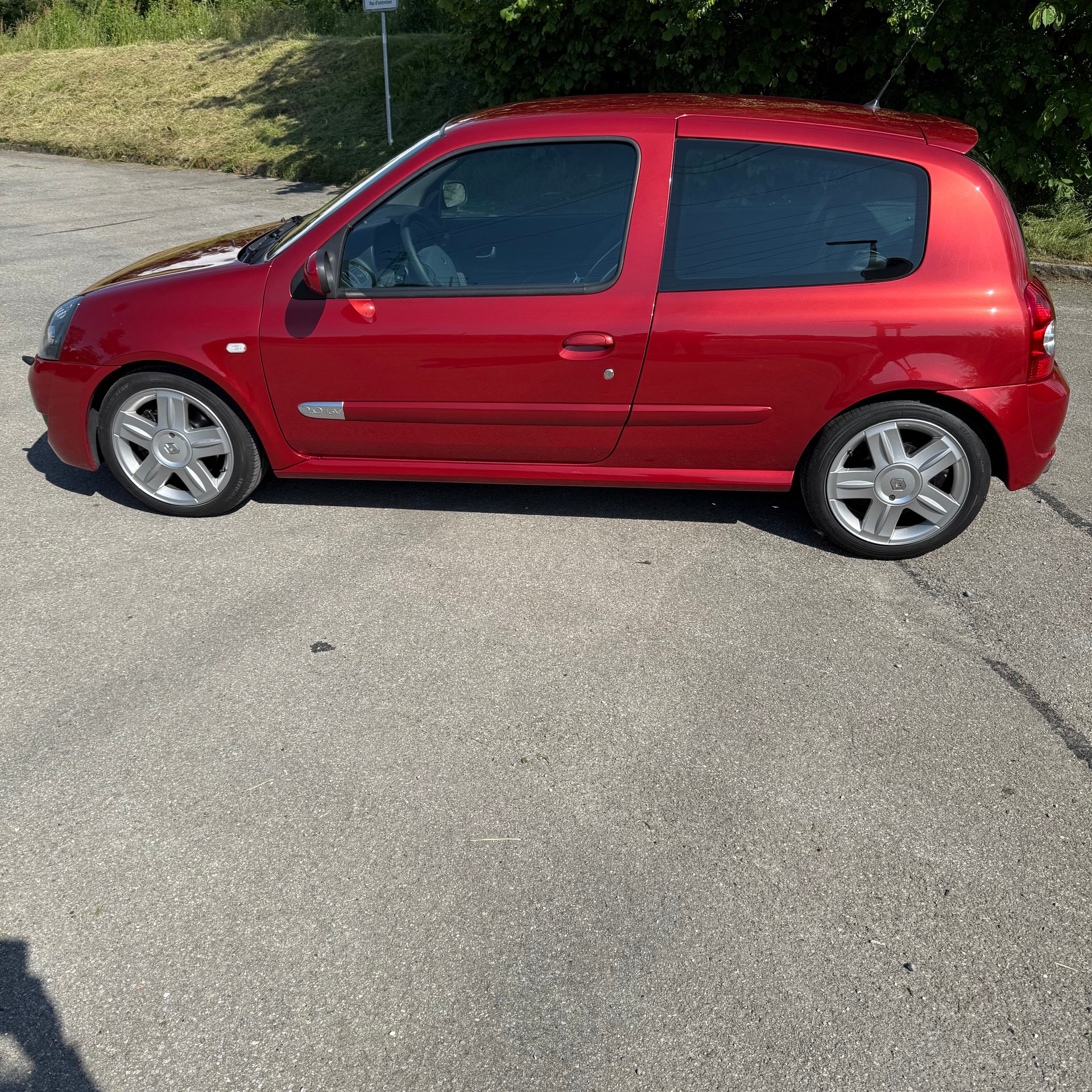 RENAULT Clio 2.0 16V Sport-image-1