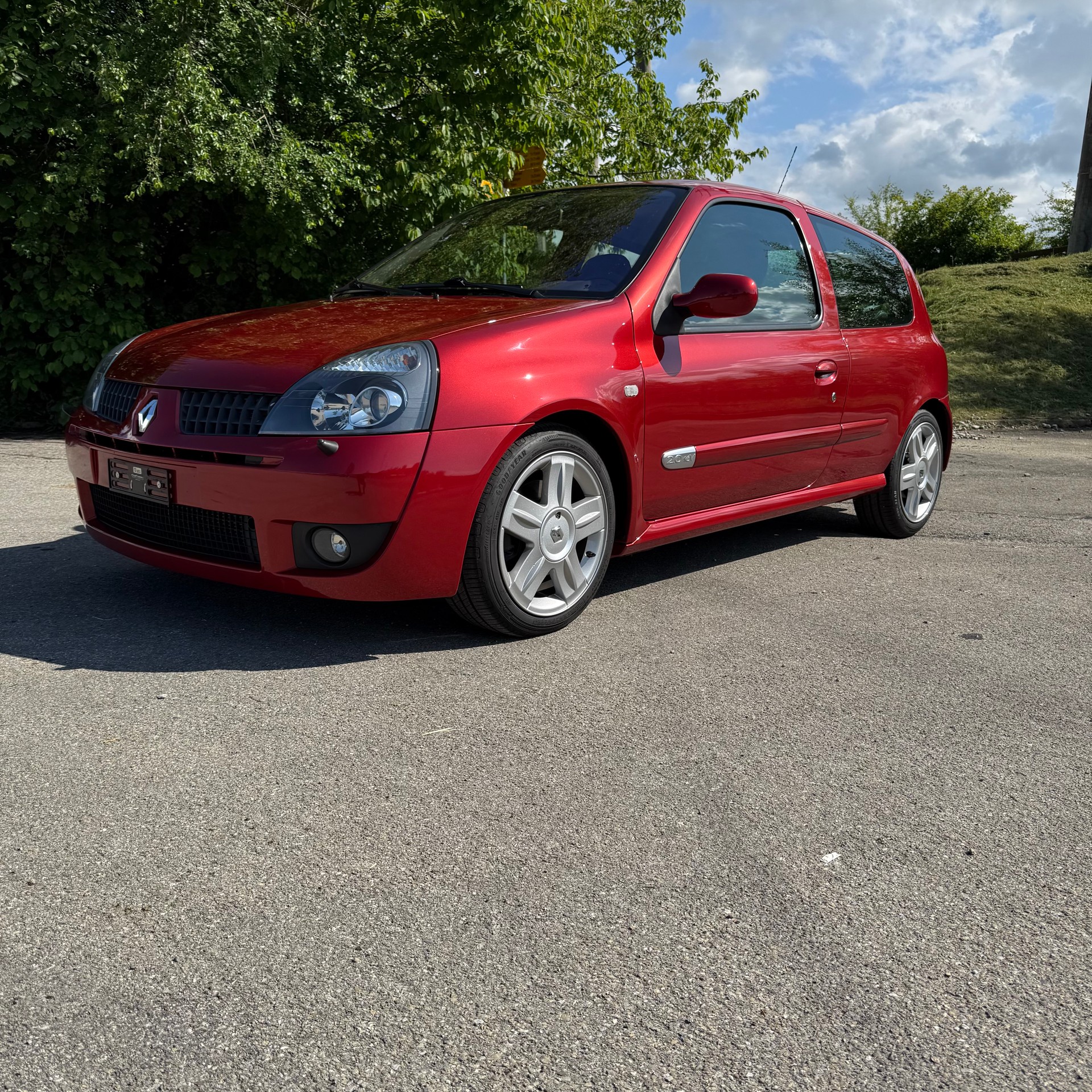 RENAULT Clio 2.0 16V Sport-image-2