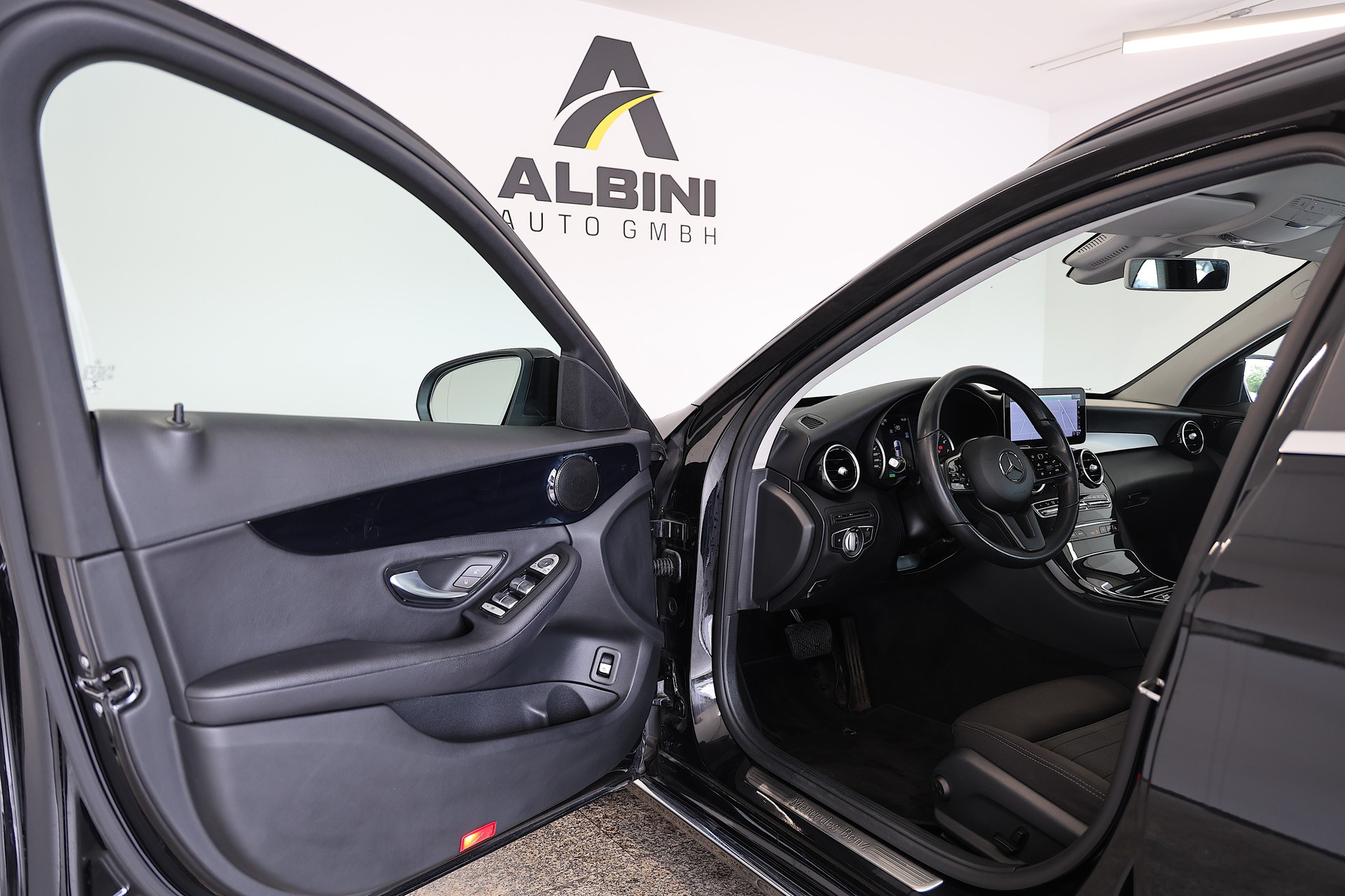 MERCEDES-BENZ C 200 4Matic 9G-Tronic-image-4