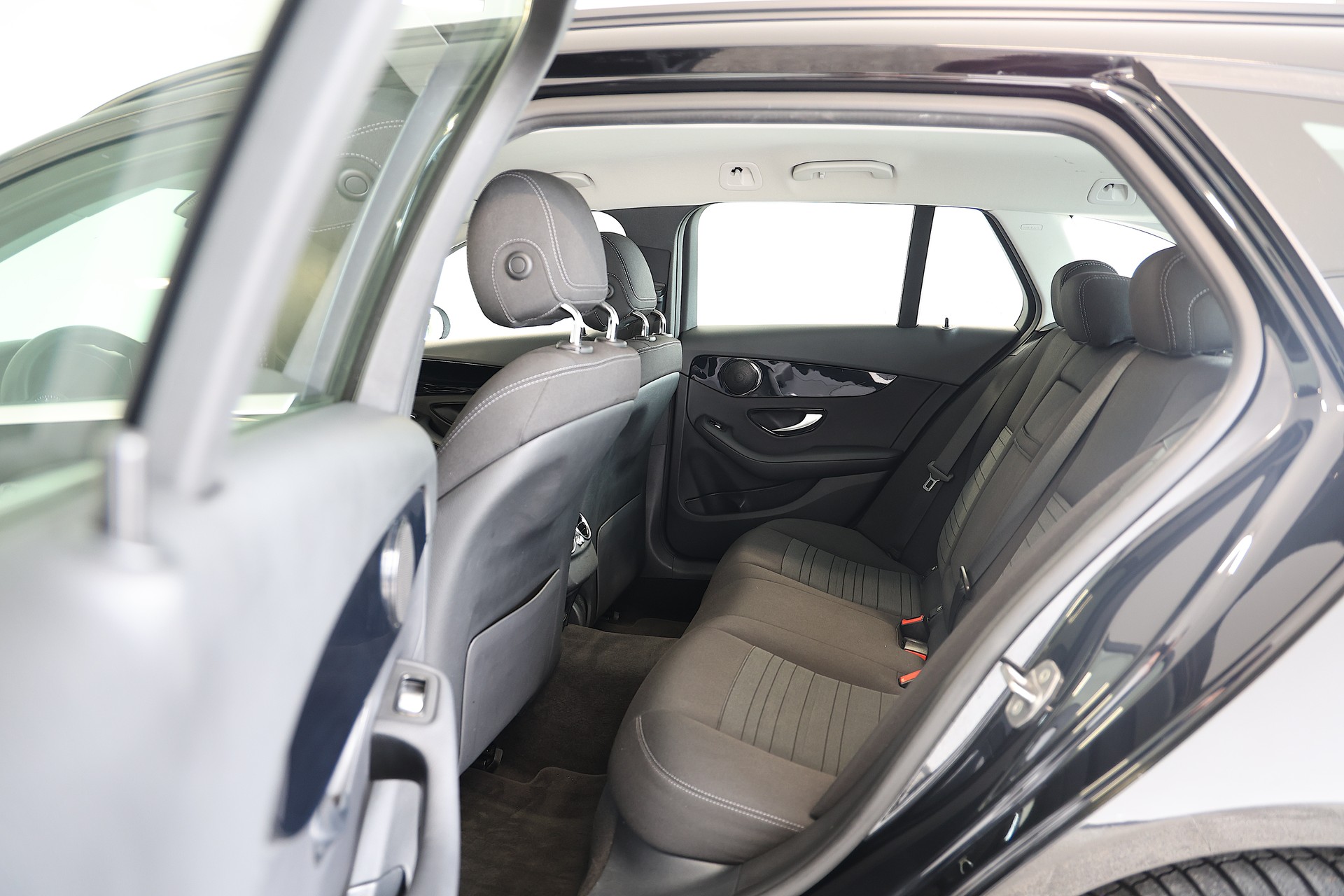 MERCEDES-BENZ C 200 4Matic 9G-Tronic-image-14