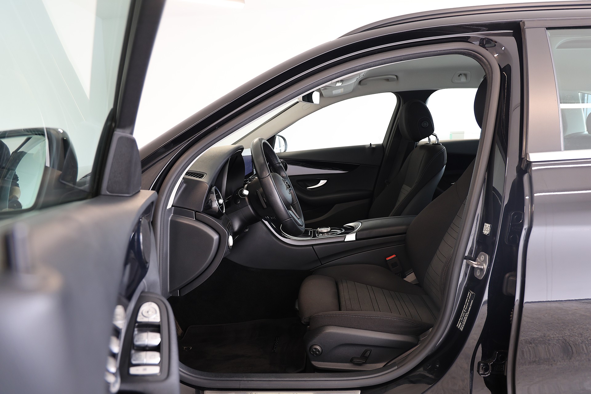 MERCEDES-BENZ C 200 4Matic 9G-Tronic-image-5