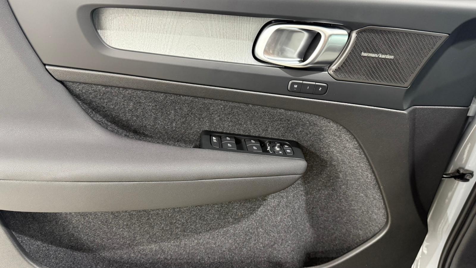 VOLVO EX40 Twin Ultra AWD-image-11