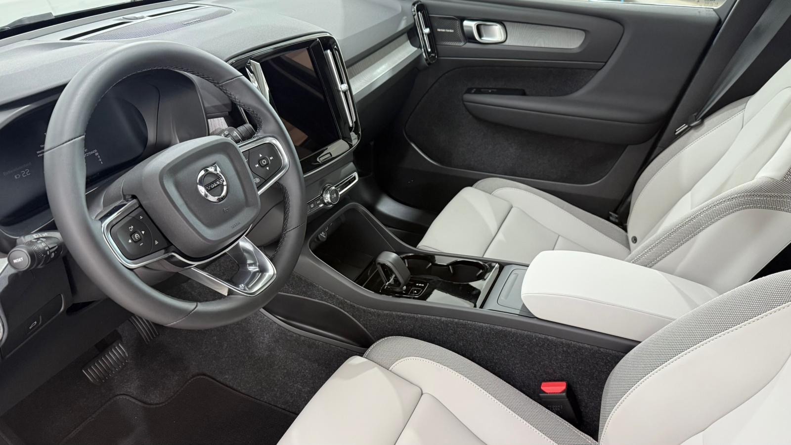VOLVO EX40 Twin Ultra AWD-image-3