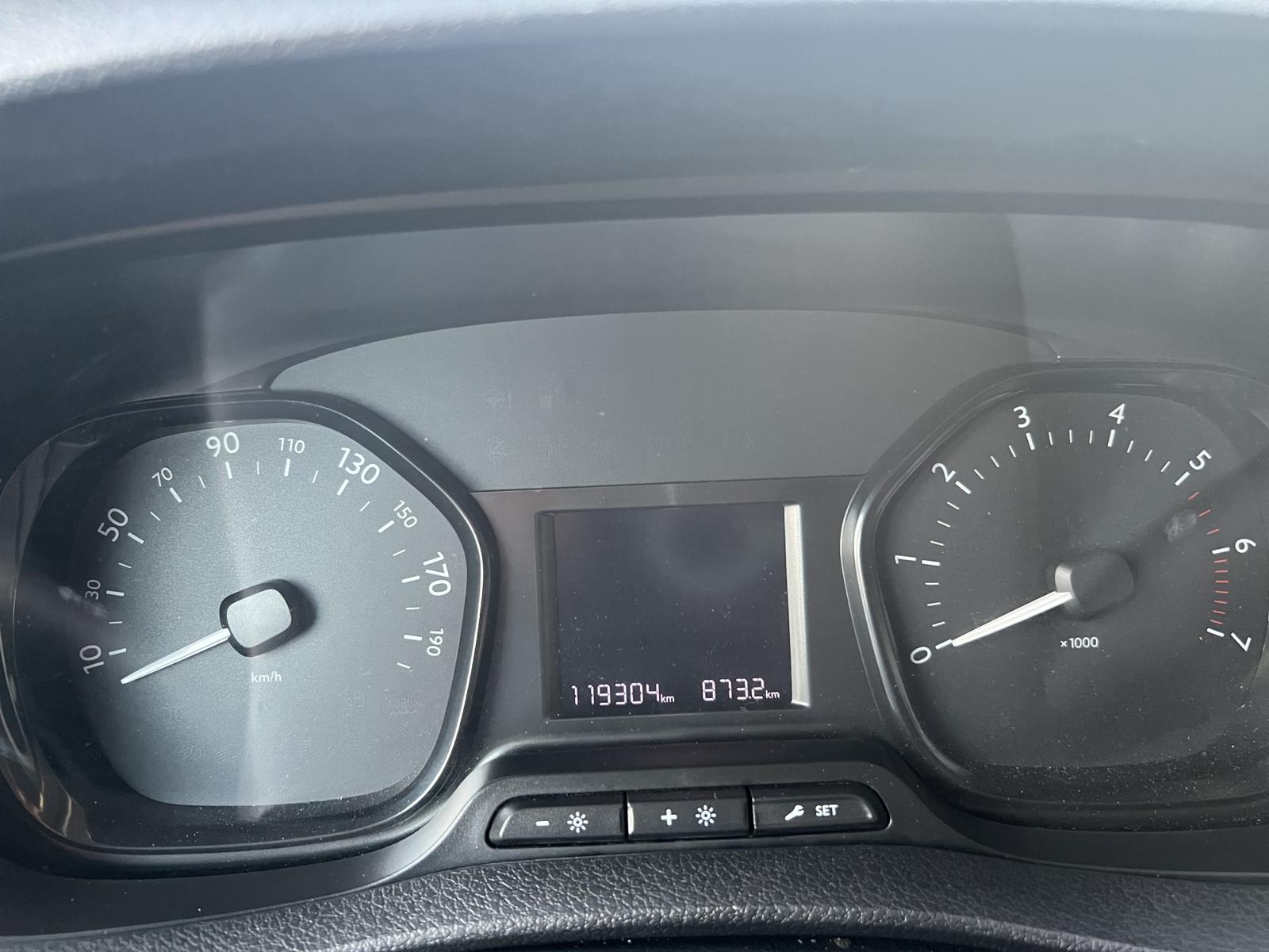 TOYOTA PROACE-image-9