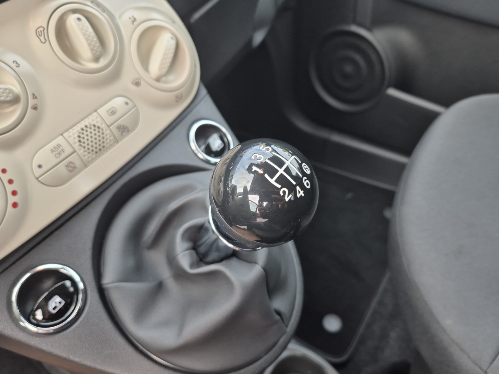 FIAT 500 1.0 Hybrid Swiss Edition-image-14