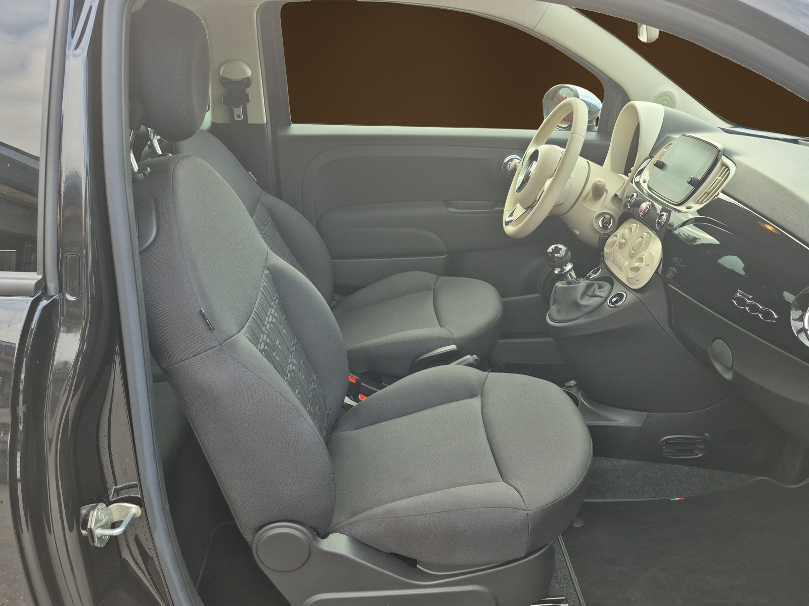 FIAT 500 1.0 Hybrid Swiss Edition-image-8