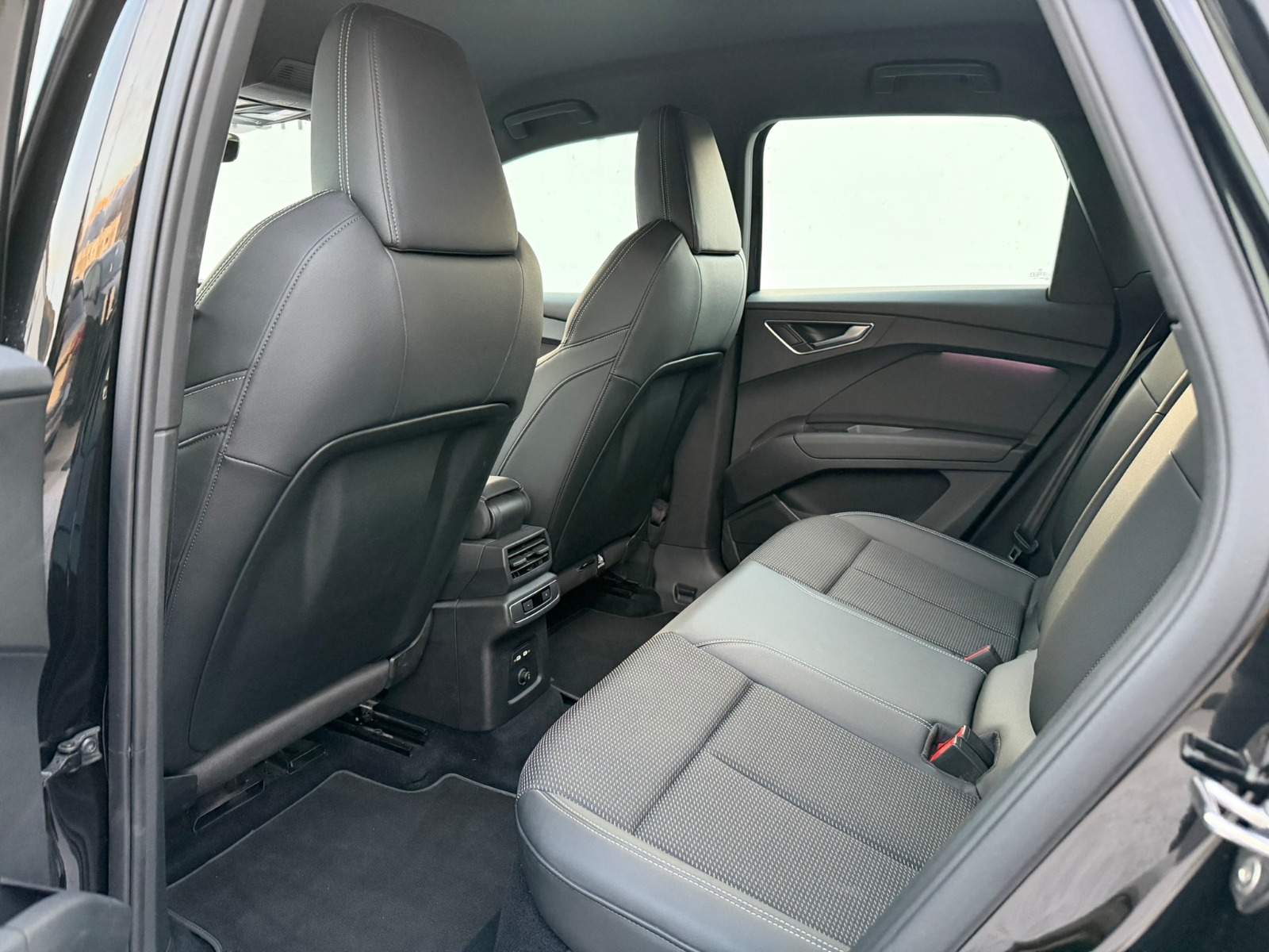 AUDI Q4 e-tron 50 quattro-image-9