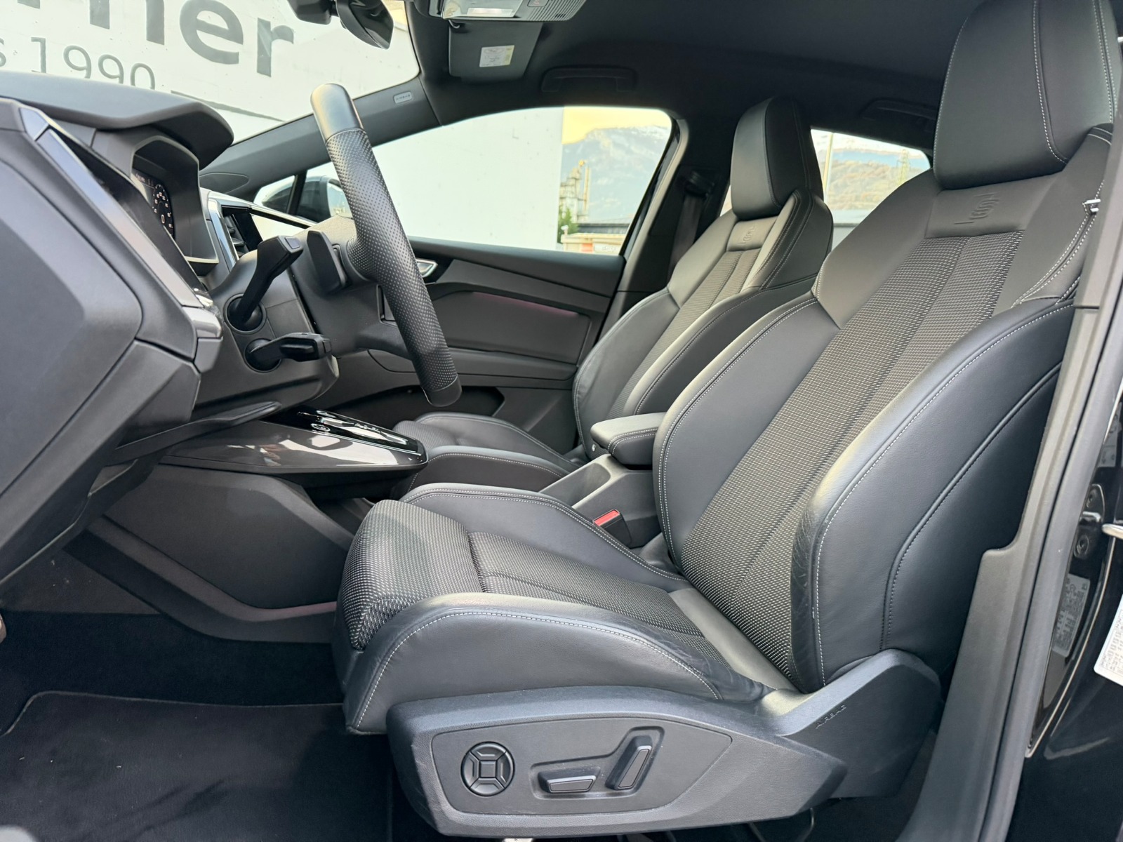 AUDI Q4 e-tron 50 quattro-image-8
