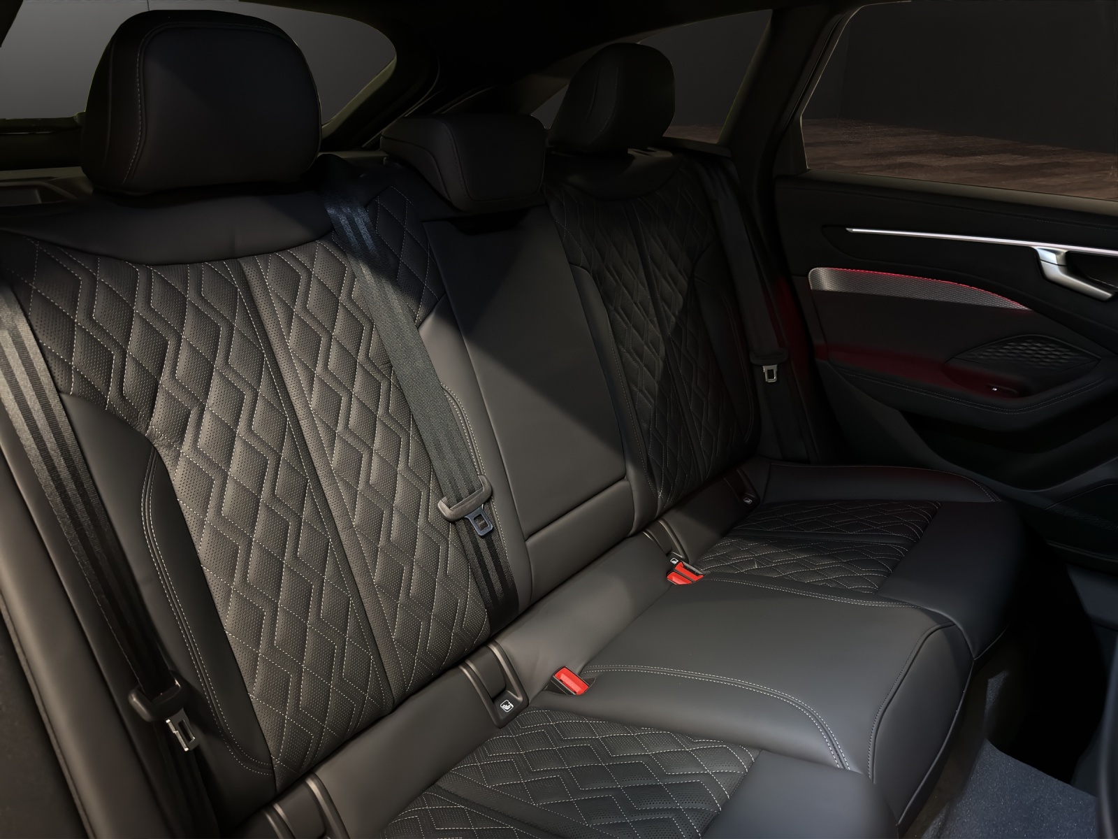 AUDI A6 Avant TFSI quattro 270 kW S tronic-image-15