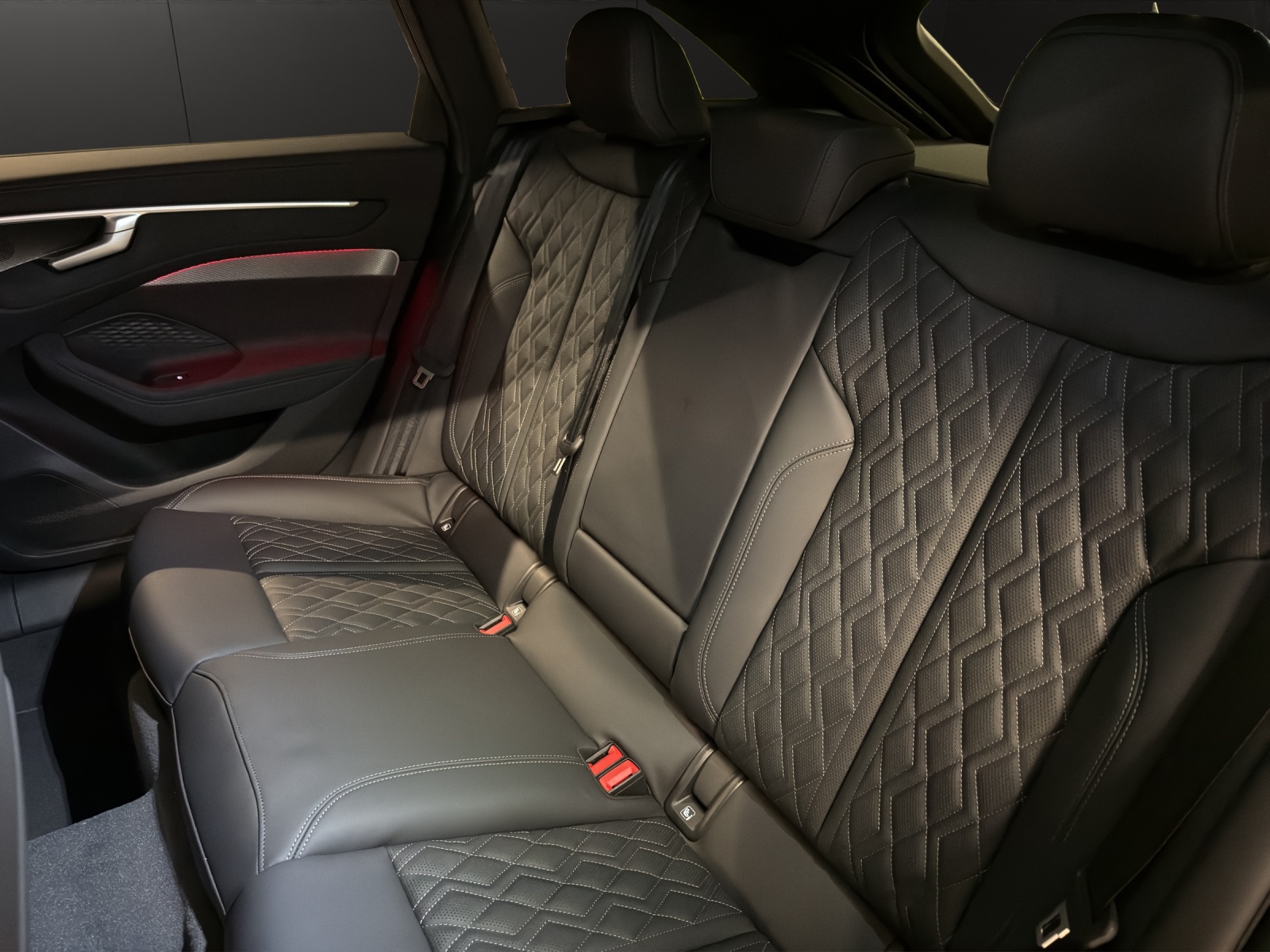 AUDI A6 Avant TFSI quattro 270 kW S tronic-image-10