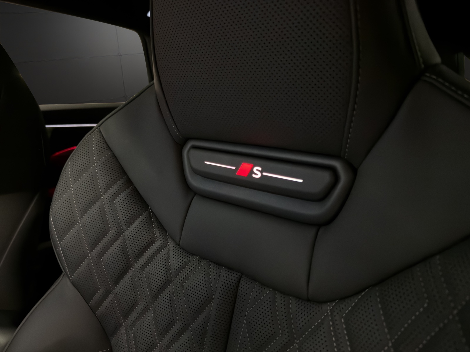 AUDI A6 Avant TFSI quattro 270 kW S tronic-image-24
