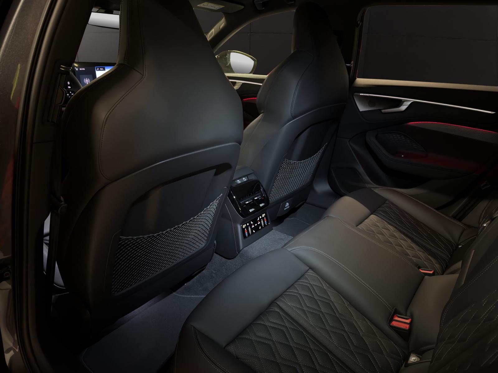 AUDI A6 Avant TFSI quattro 270 kW S tronic-image-17