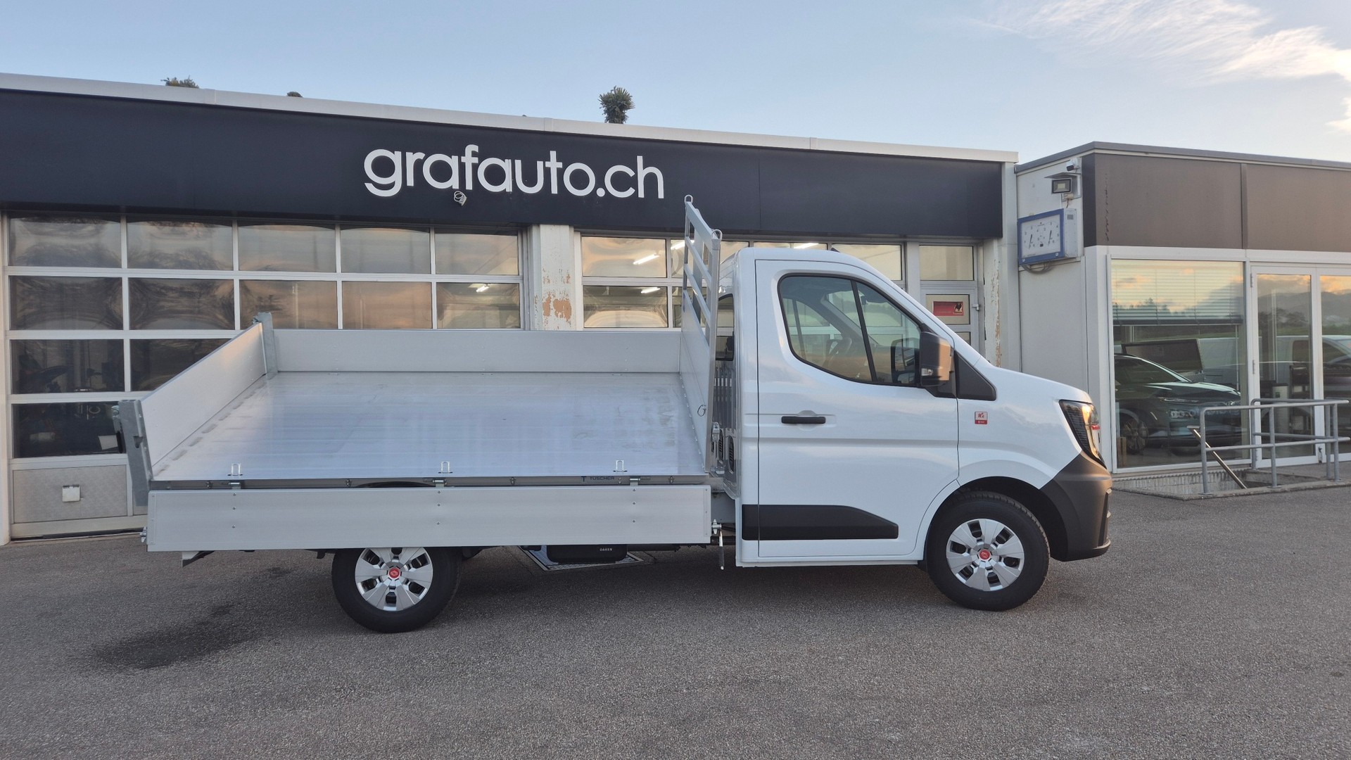 RENAULT Master Red CCAB 3T5 E6 L2H1 2.0dCi150-image-1