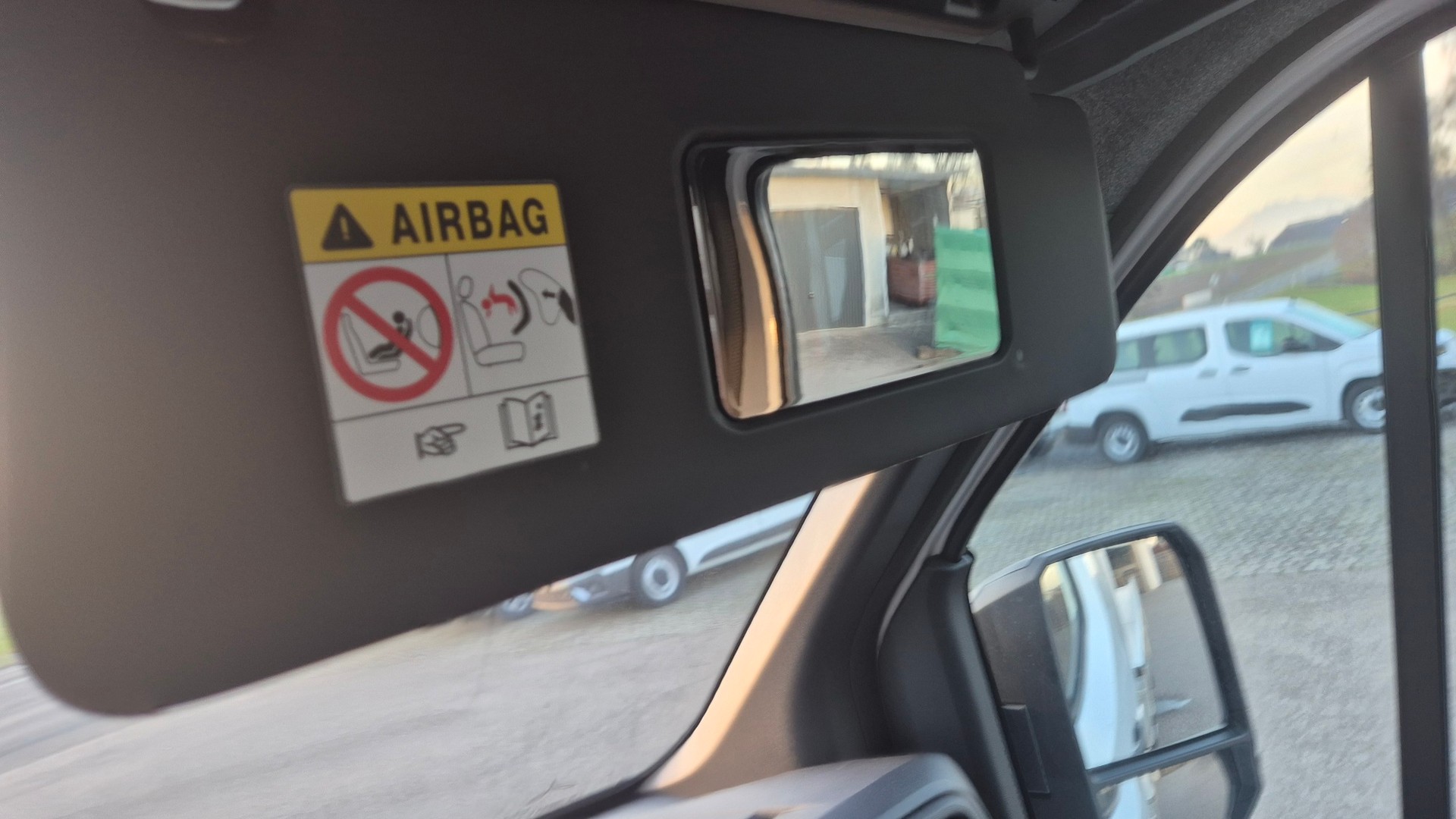 RENAULT Master Red CCAB 3T5 E6 L2H1 2.0dCi150-image-12