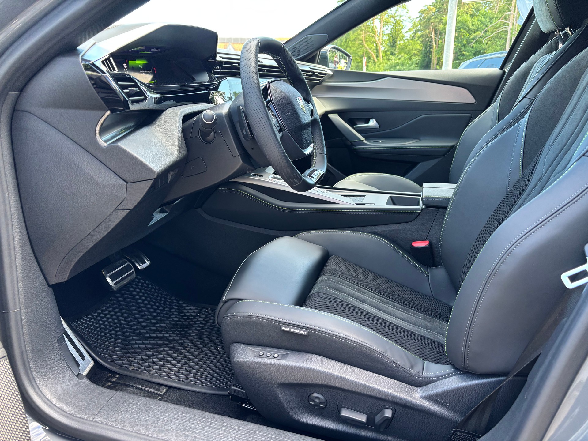 PEUGEOT 308 GT SW 1.2 Hybrid 145-image-10