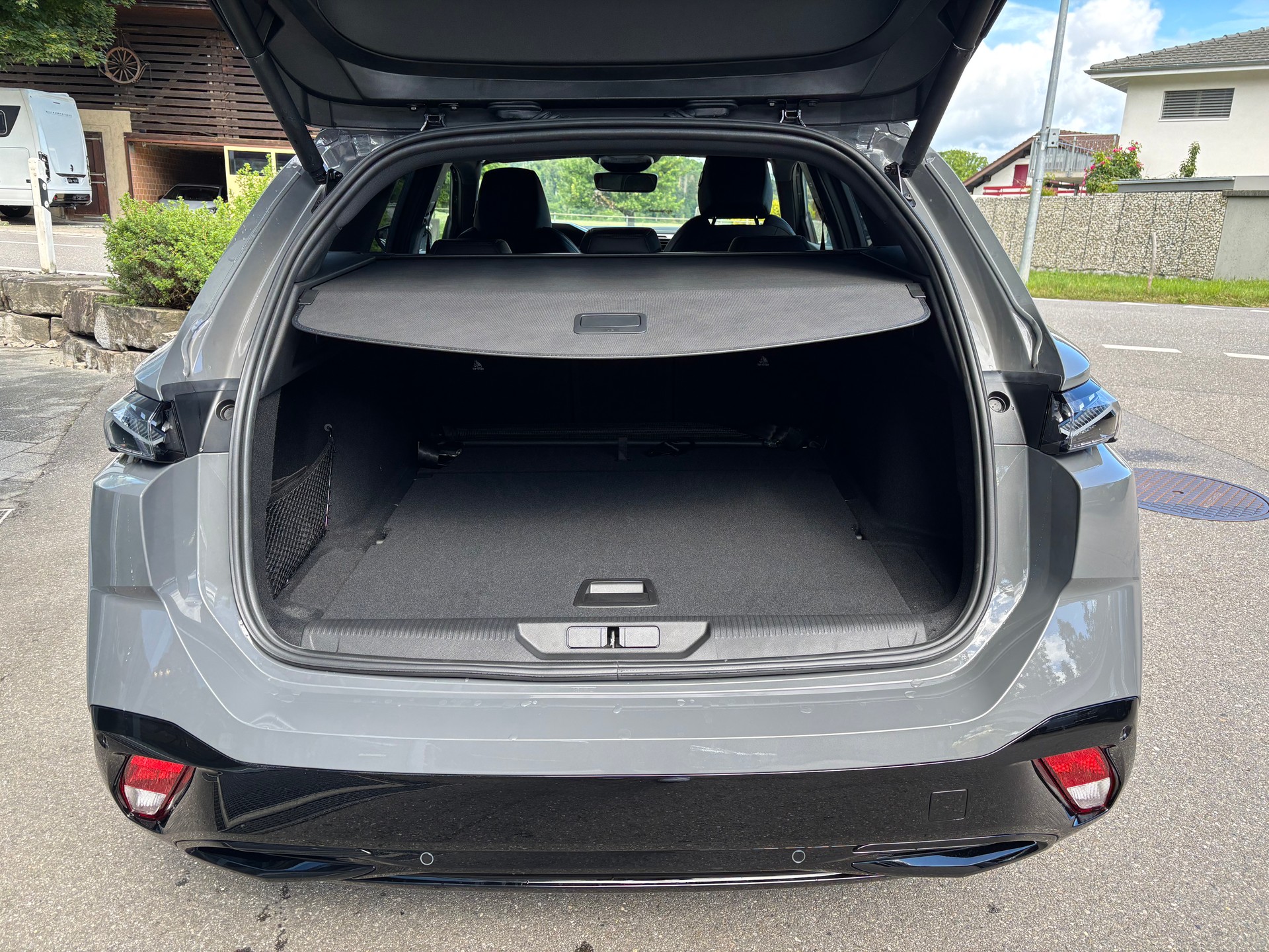 PEUGEOT 308 GT SW 1.2 Hybrid 145-image-4