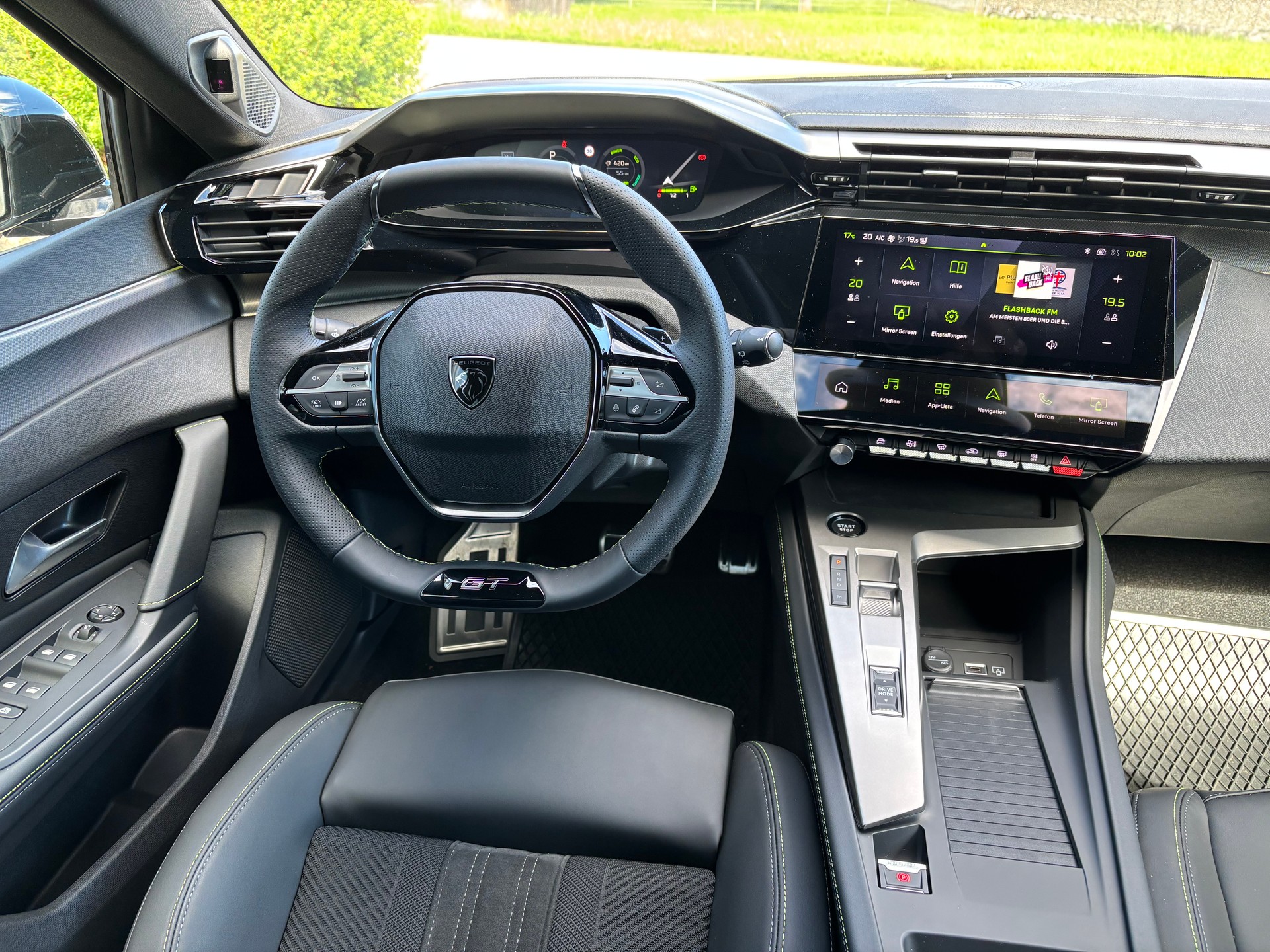 PEUGEOT 308 GT SW 1.2 Hybrid 145-image-9