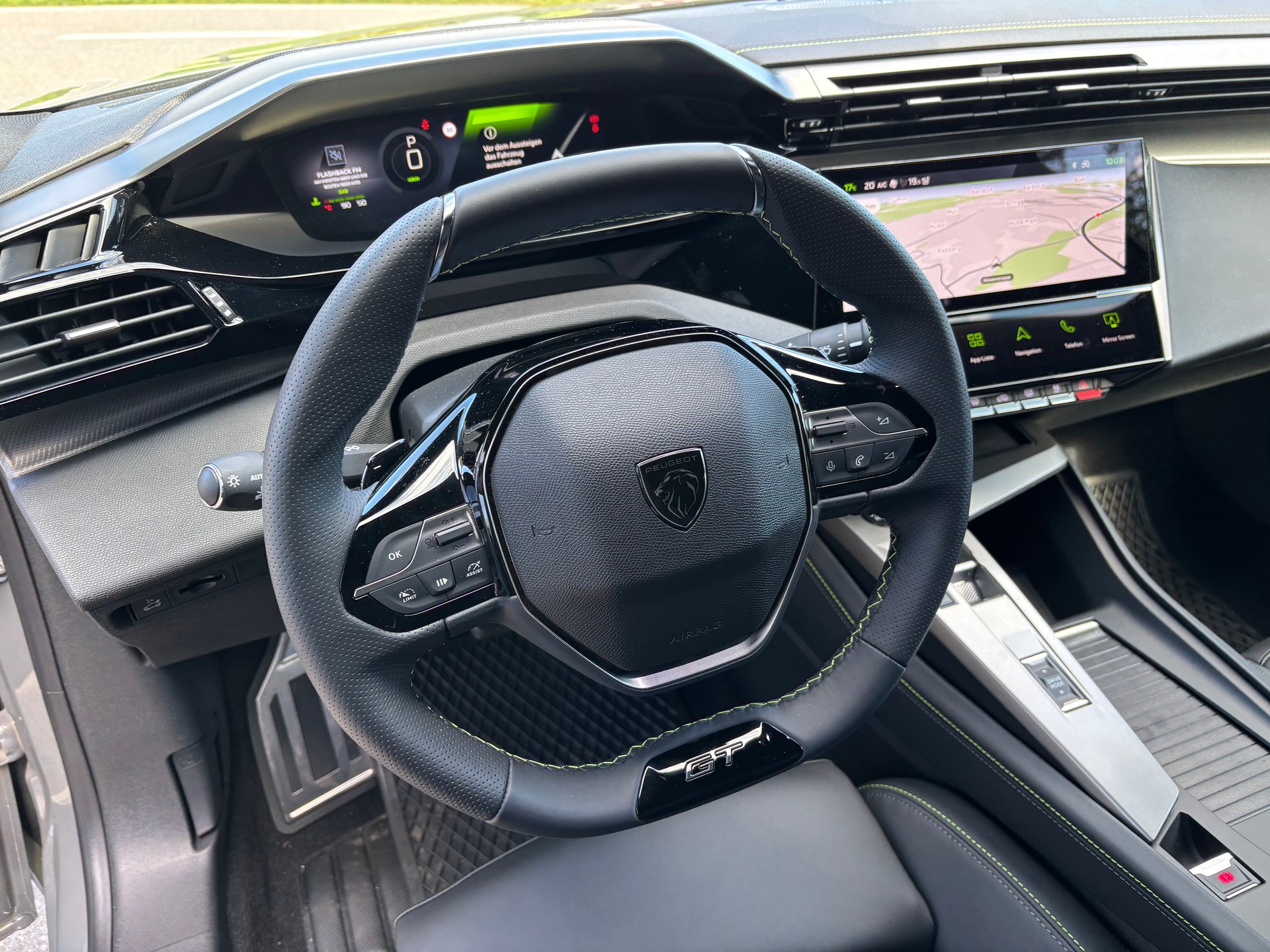 PEUGEOT 308 GT SW 1.2 Hybrid 145-image-11