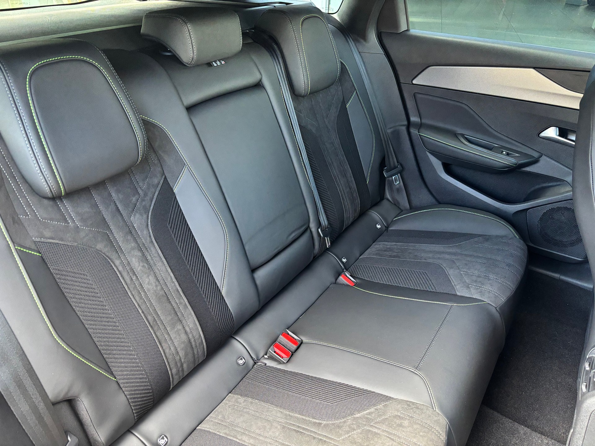 PEUGEOT 308 GT SW 1.2 Hybrid 145-image-6