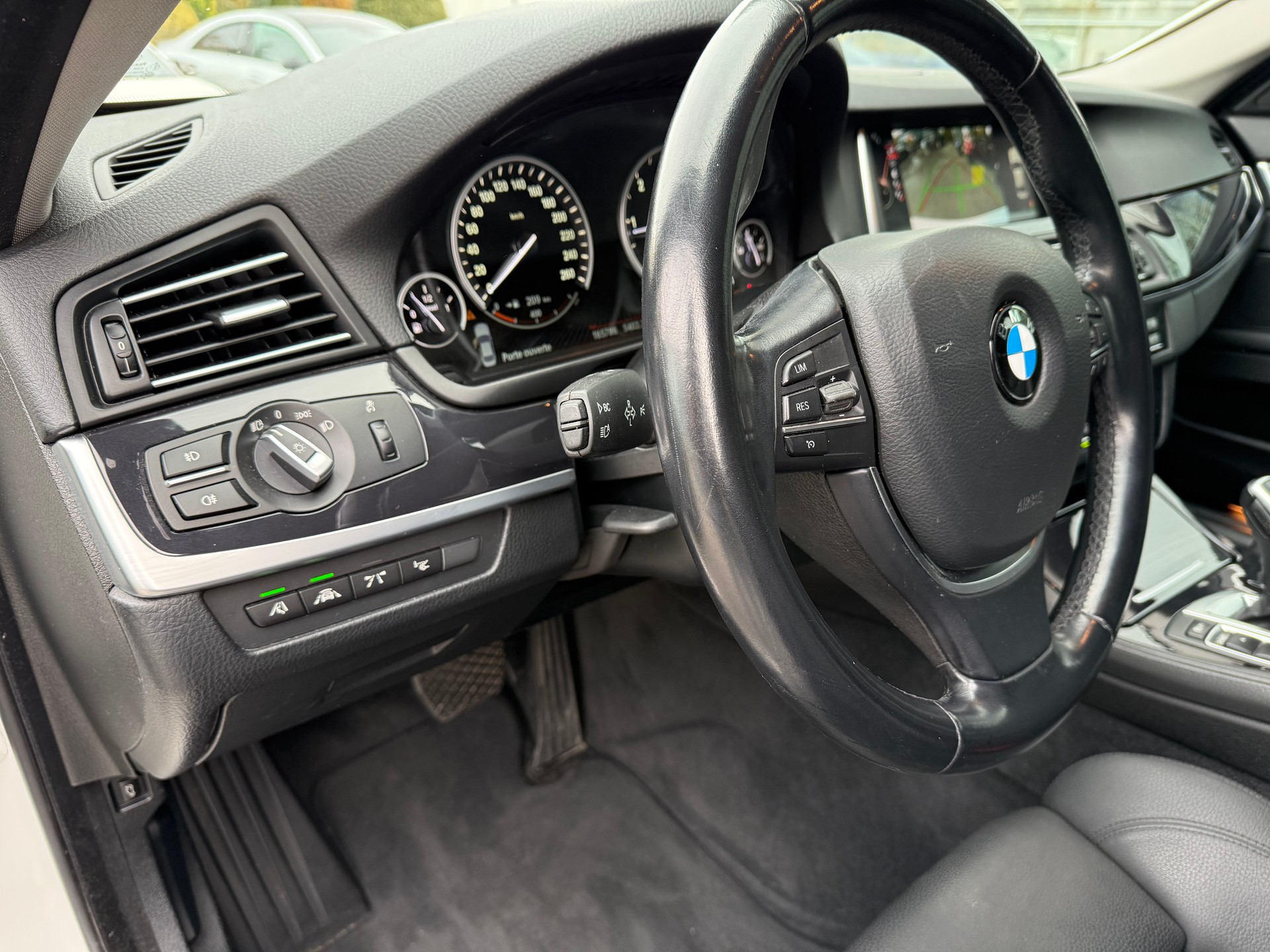 BMW 525d xDrive Luxury Line Steptronic-image-9