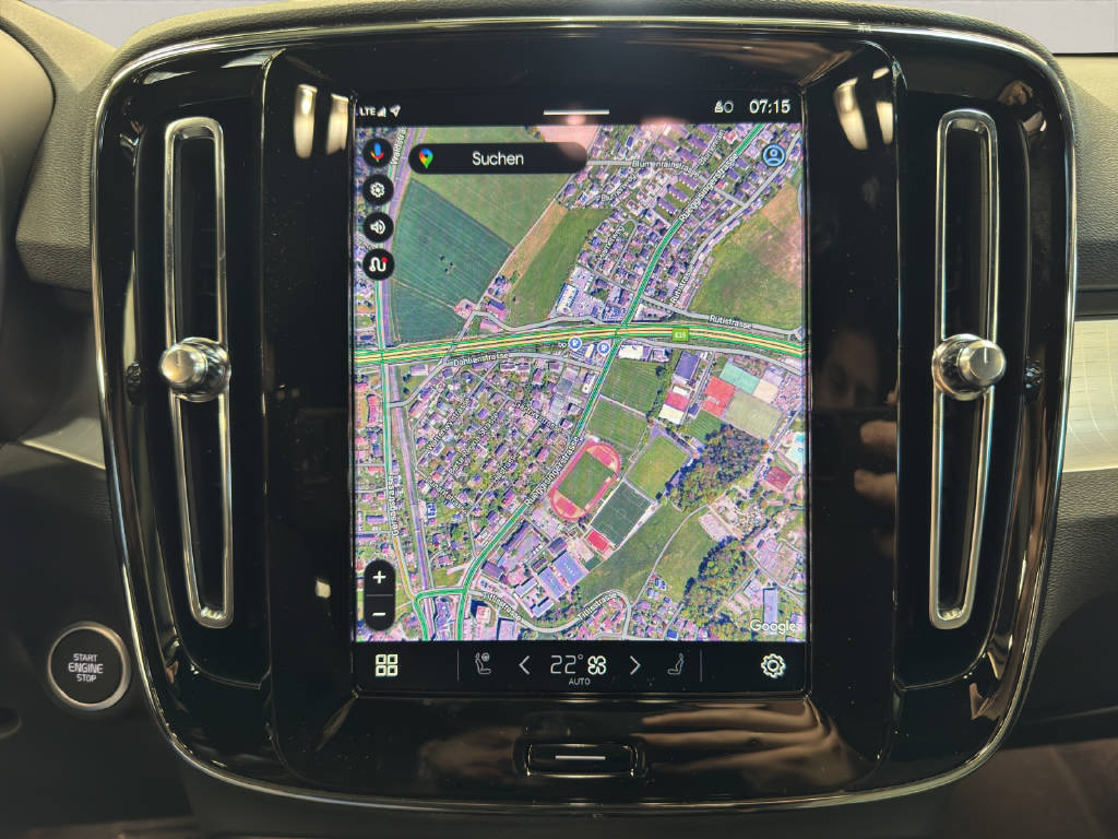 VOLVO XC40 2.0 B3 MH Plus Dark-image-13