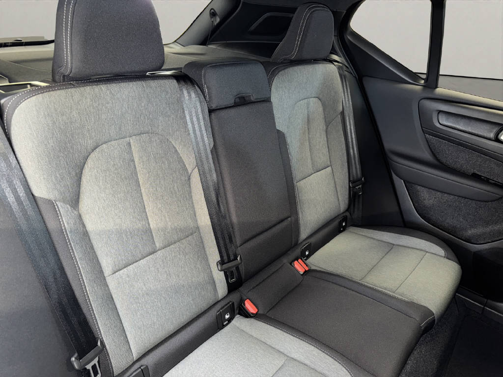 VOLVO XC40 2.0 B3 MH Plus Dark-image-9