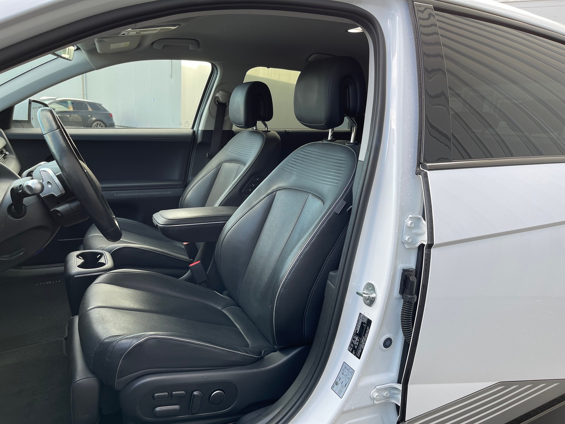 HYUNDAI Ioniq 5 72kWh First Edition 2WD-image-6