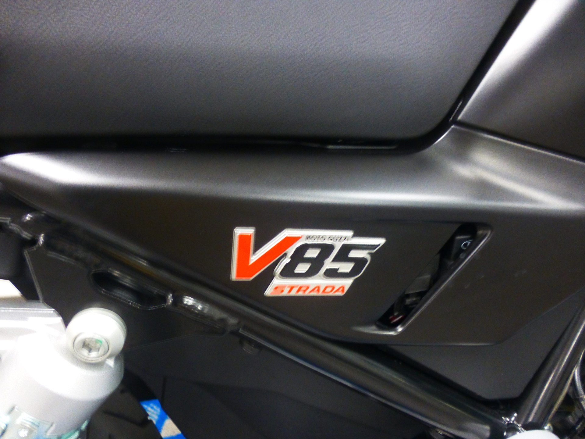 MOTO GUZZI V85 TT Strada E5+-image-4