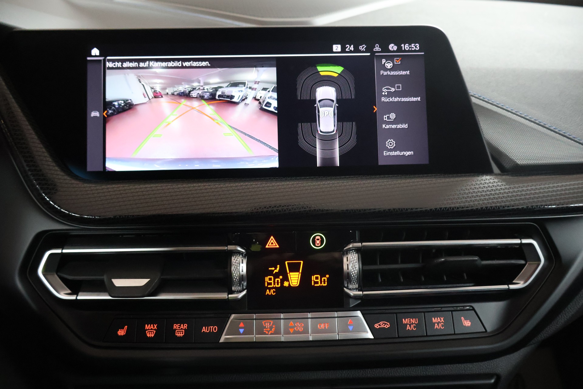 BMW M135i xDrive Steptronic-image-12