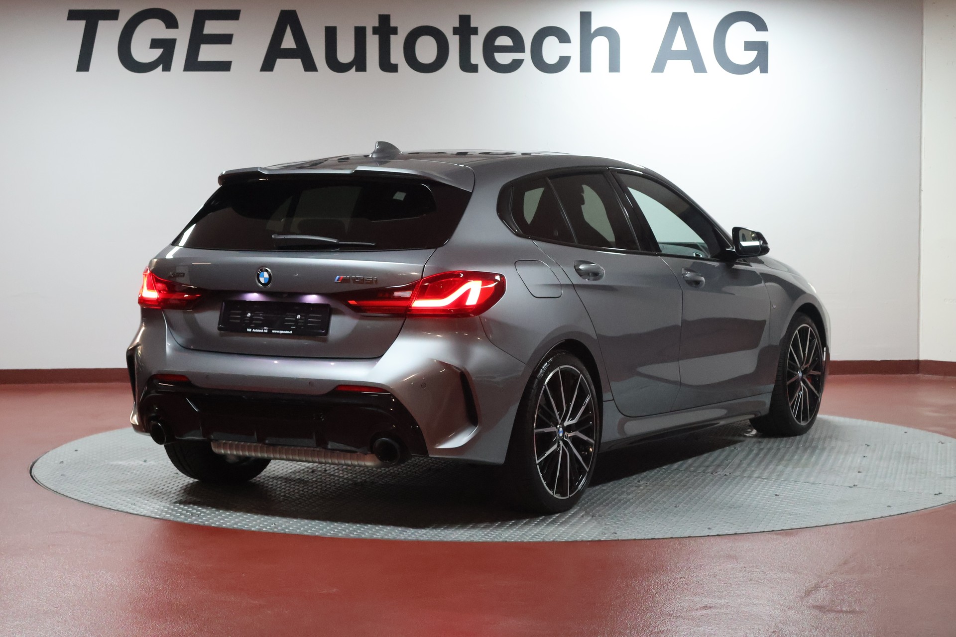 BMW M135i xDrive Steptronic-image-19