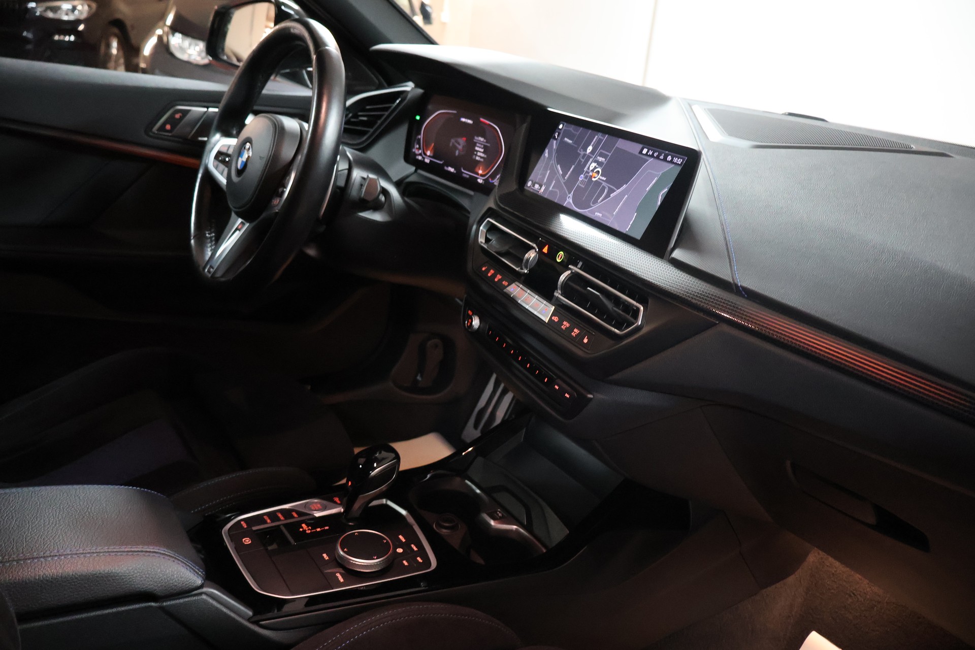 BMW M135i xDrive Steptronic-image-9