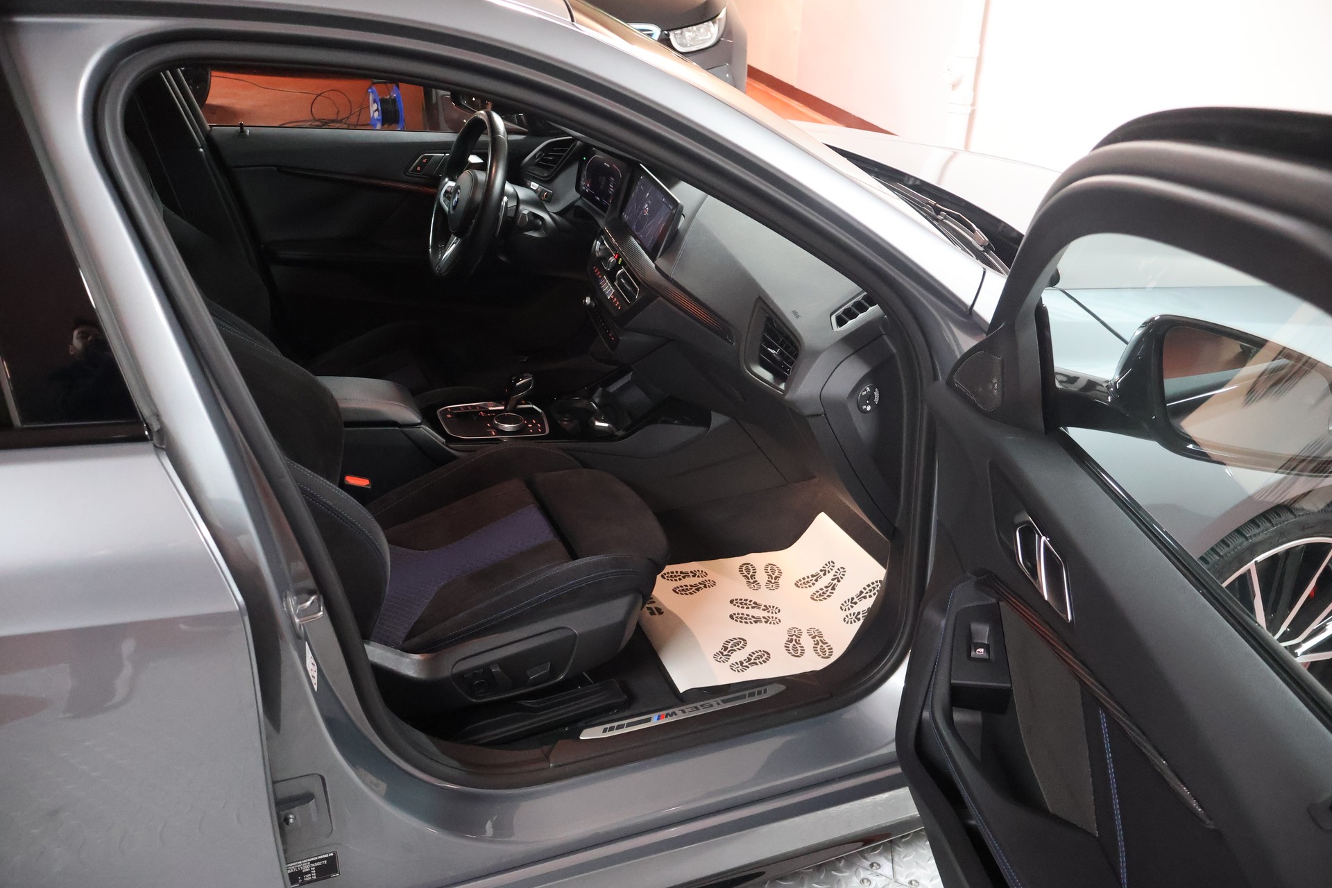 BMW M135i xDrive Steptronic-image-13
