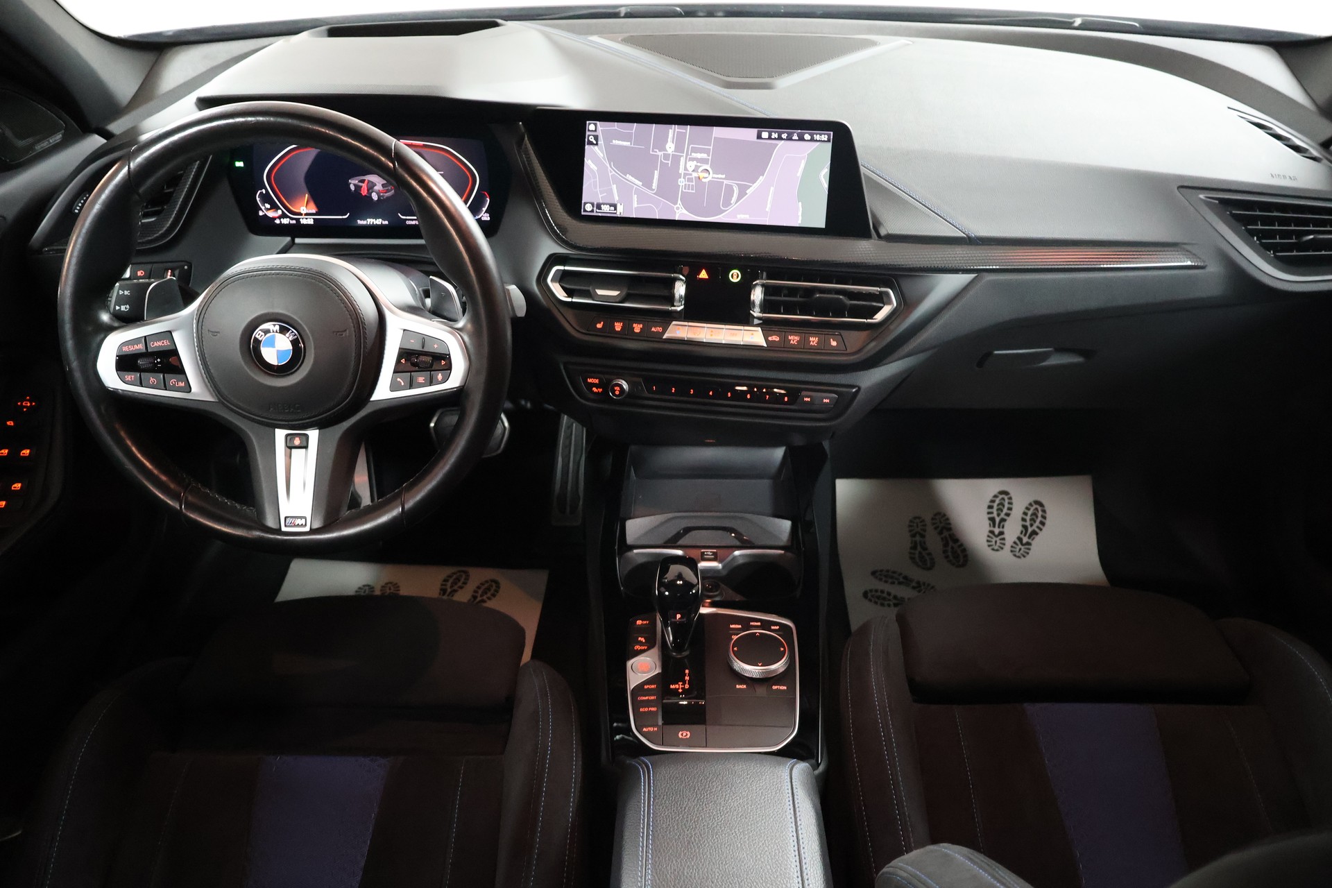 BMW M135i xDrive Steptronic-image-10