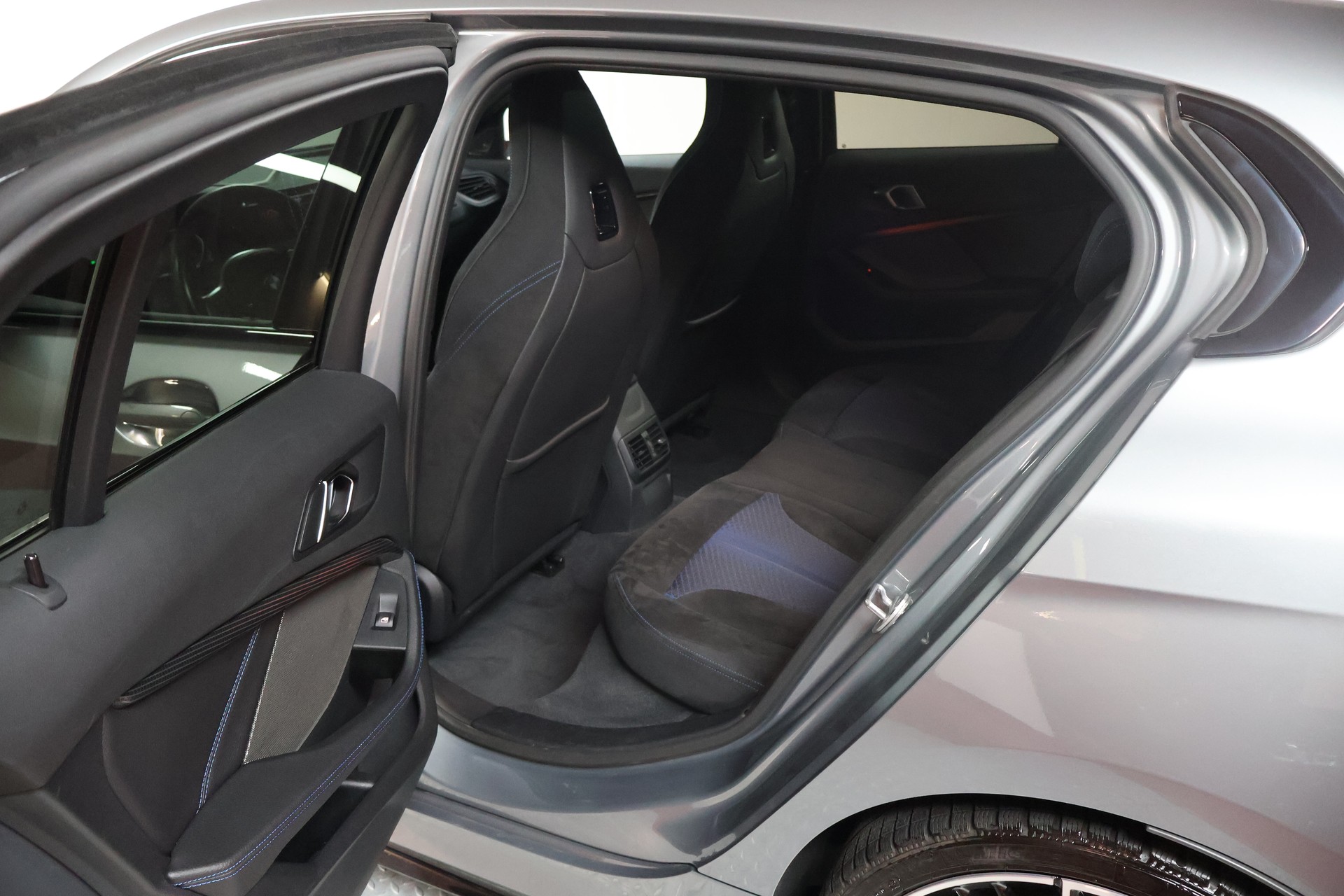 BMW M135i xDrive Steptronic-image-16