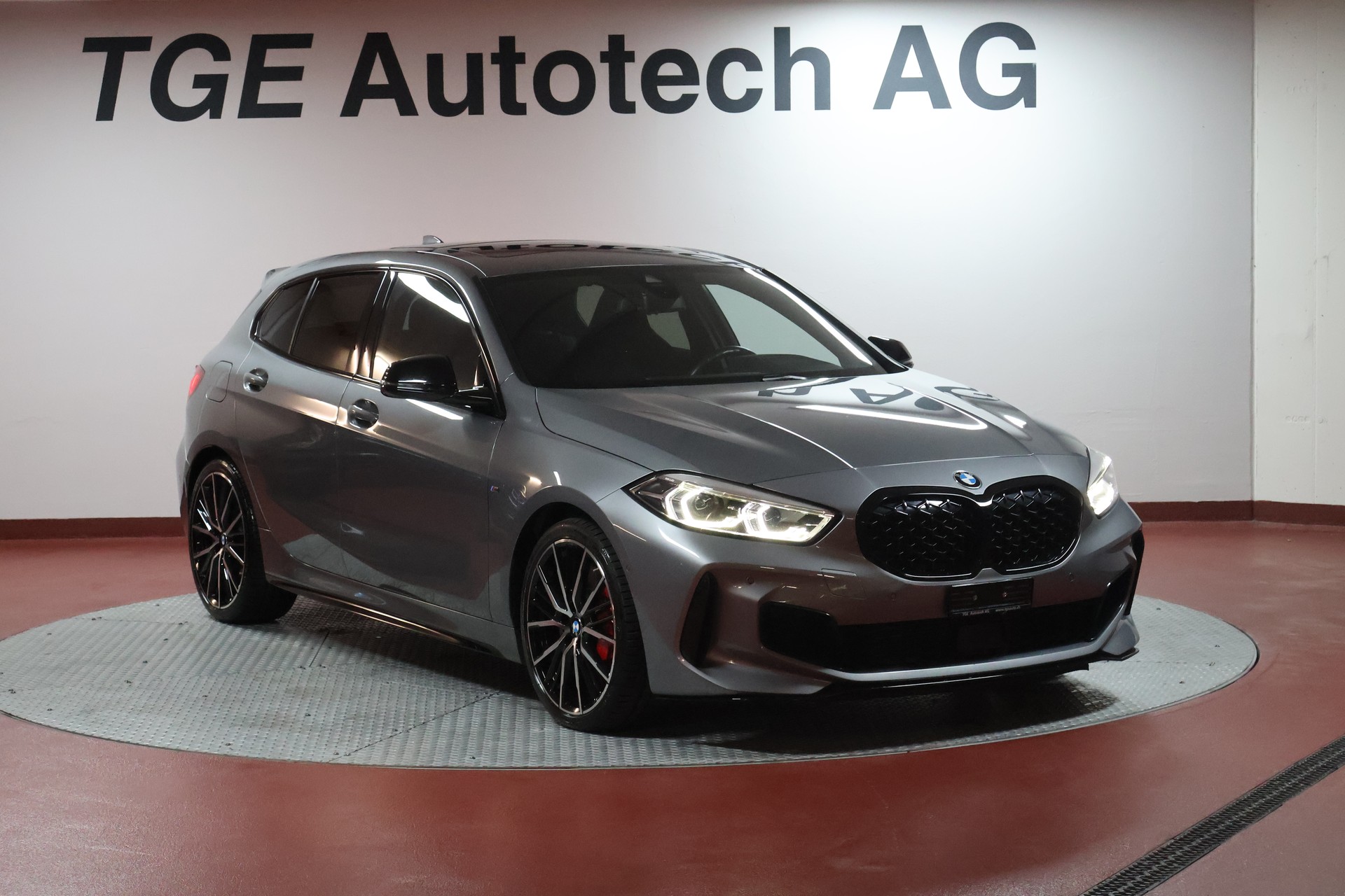 BMW M135i xDrive Steptronic-image-1