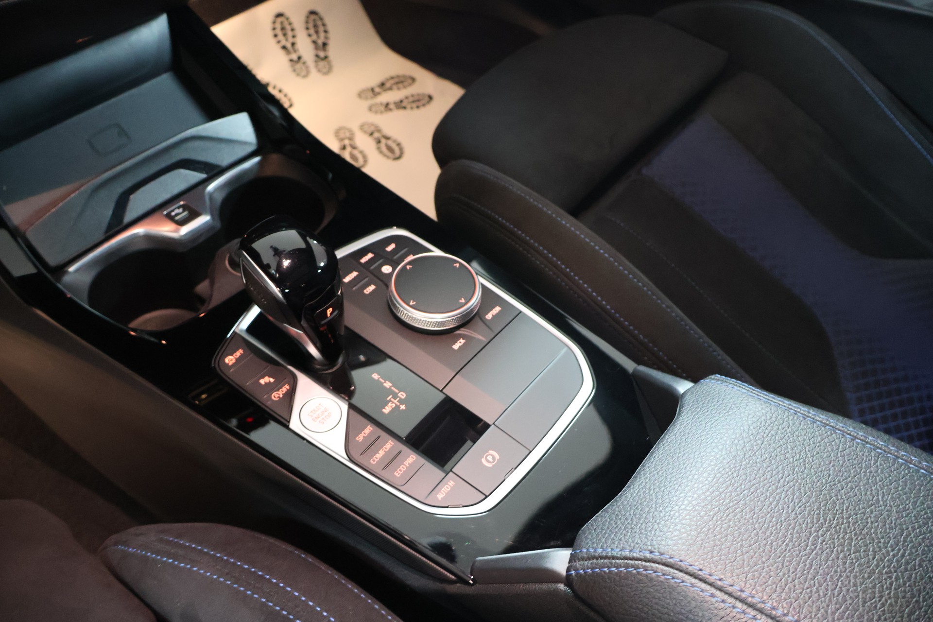 BMW M135i xDrive Steptronic-image-11