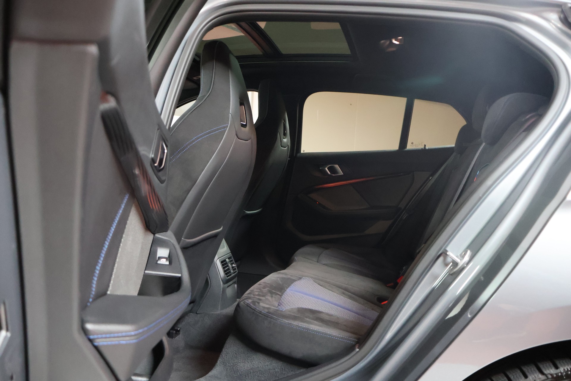 BMW M135i xDrive Steptronic-image-17