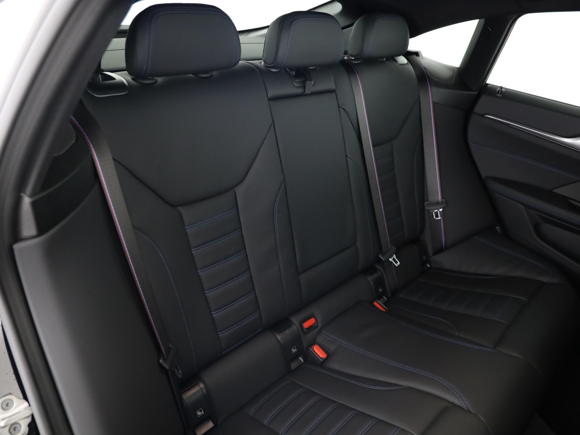 BMW i4 M60-image-5