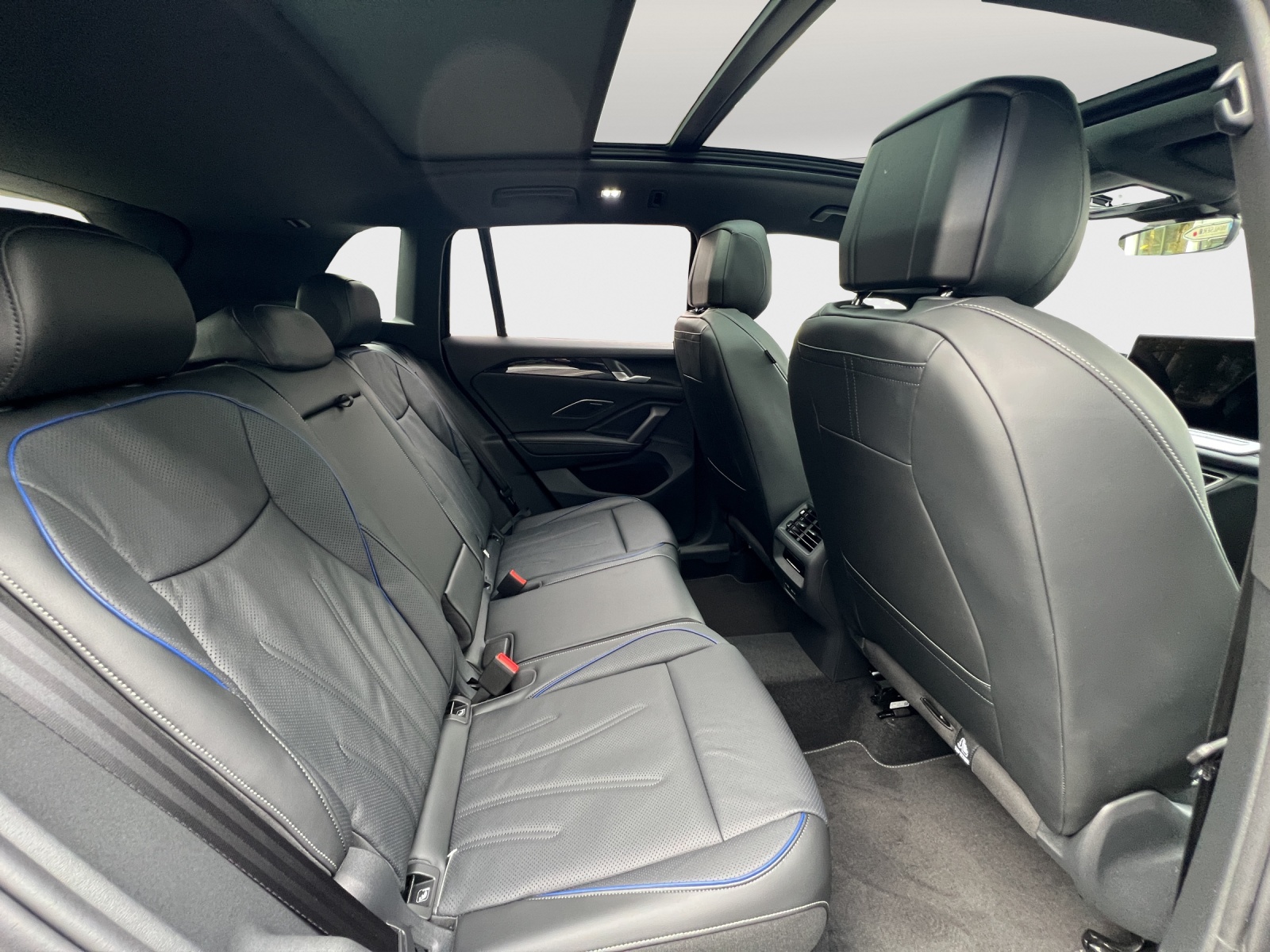 VW Tiguan 2.0 TSI DSG R-Line 4Motion-image-11
