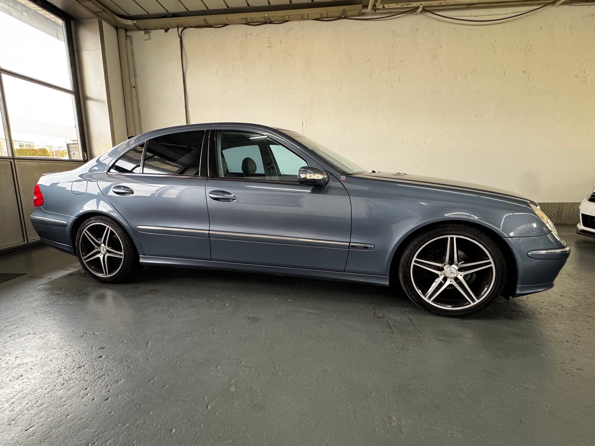 MERCEDES-BENZ E 270 CDI Elégance-image-6