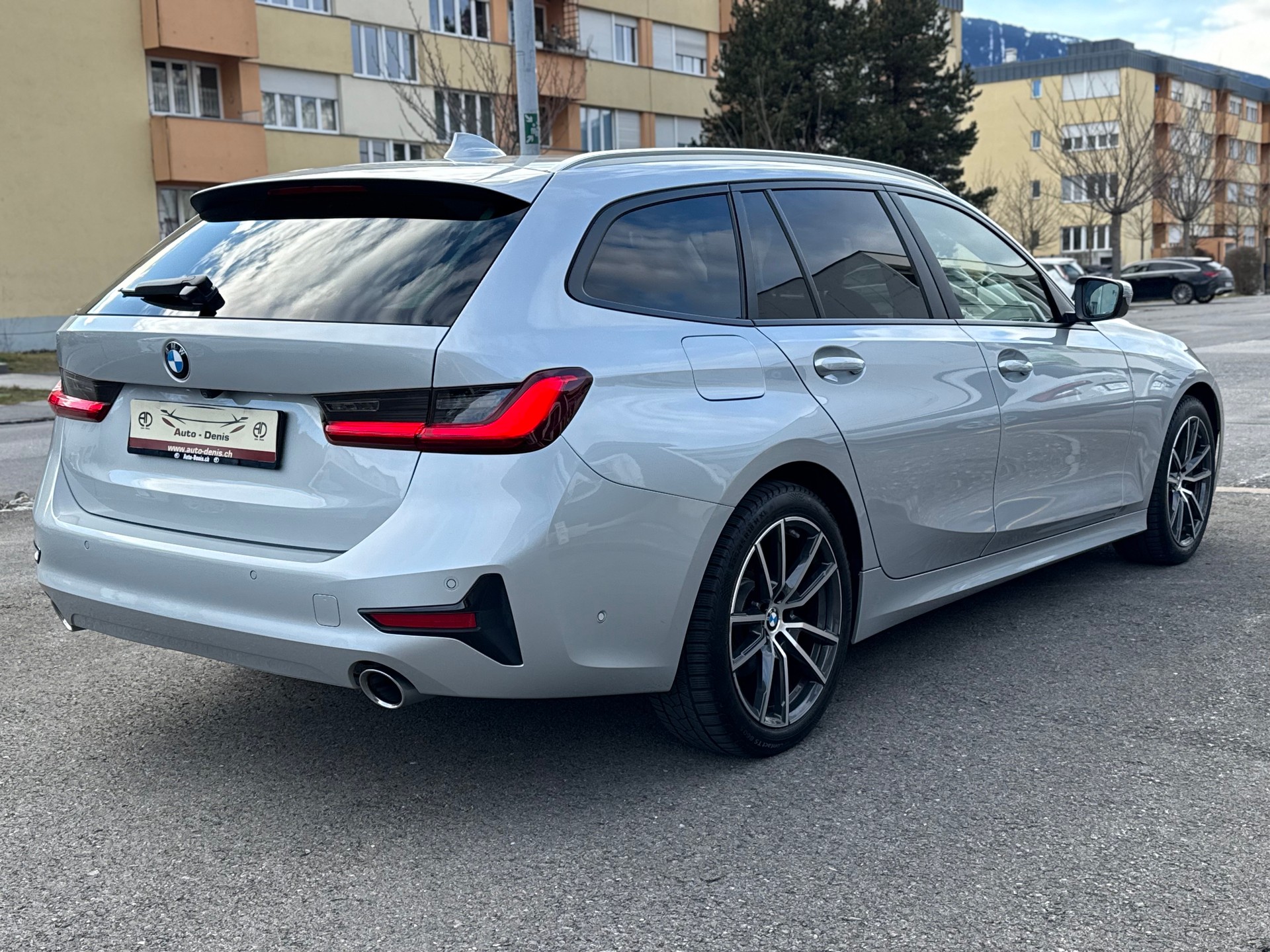 BMW 320d xDrive SAG Touring *Traumausstattung*-image-4