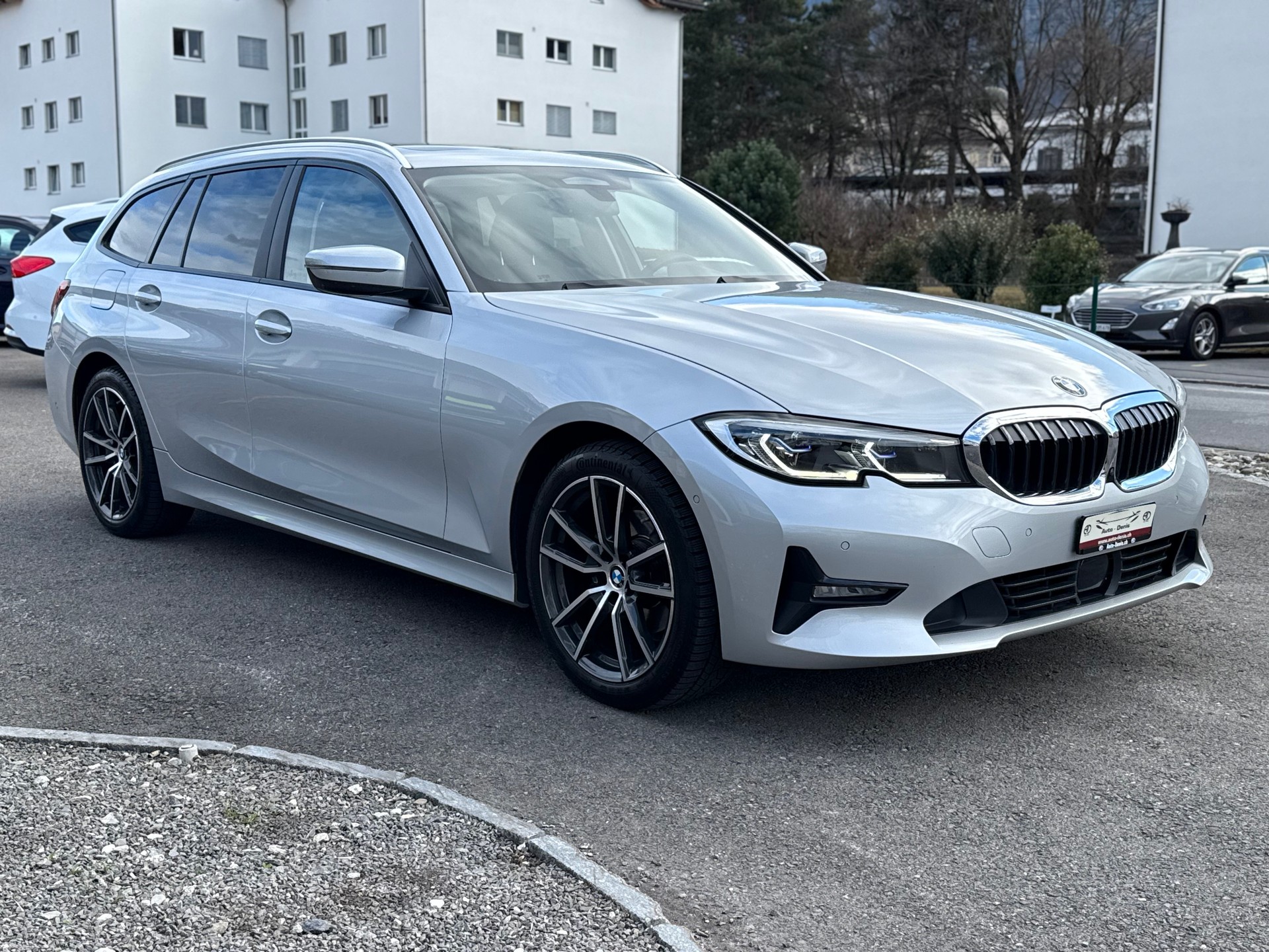 BMW 320d xDrive SAG Touring *Traumausstattung*-image-2