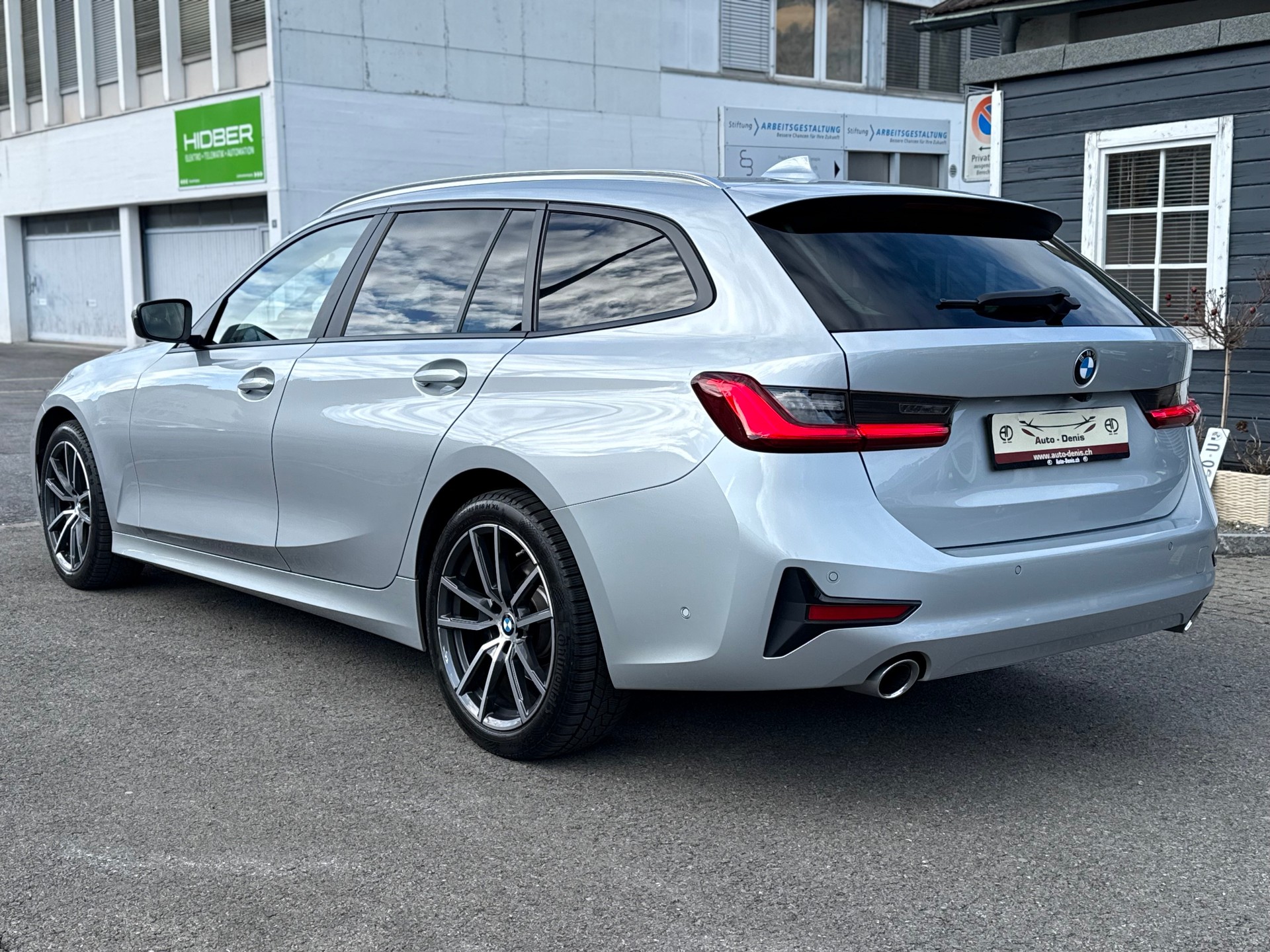 BMW 320d xDrive SAG Touring *Traumausstattung*-image-6