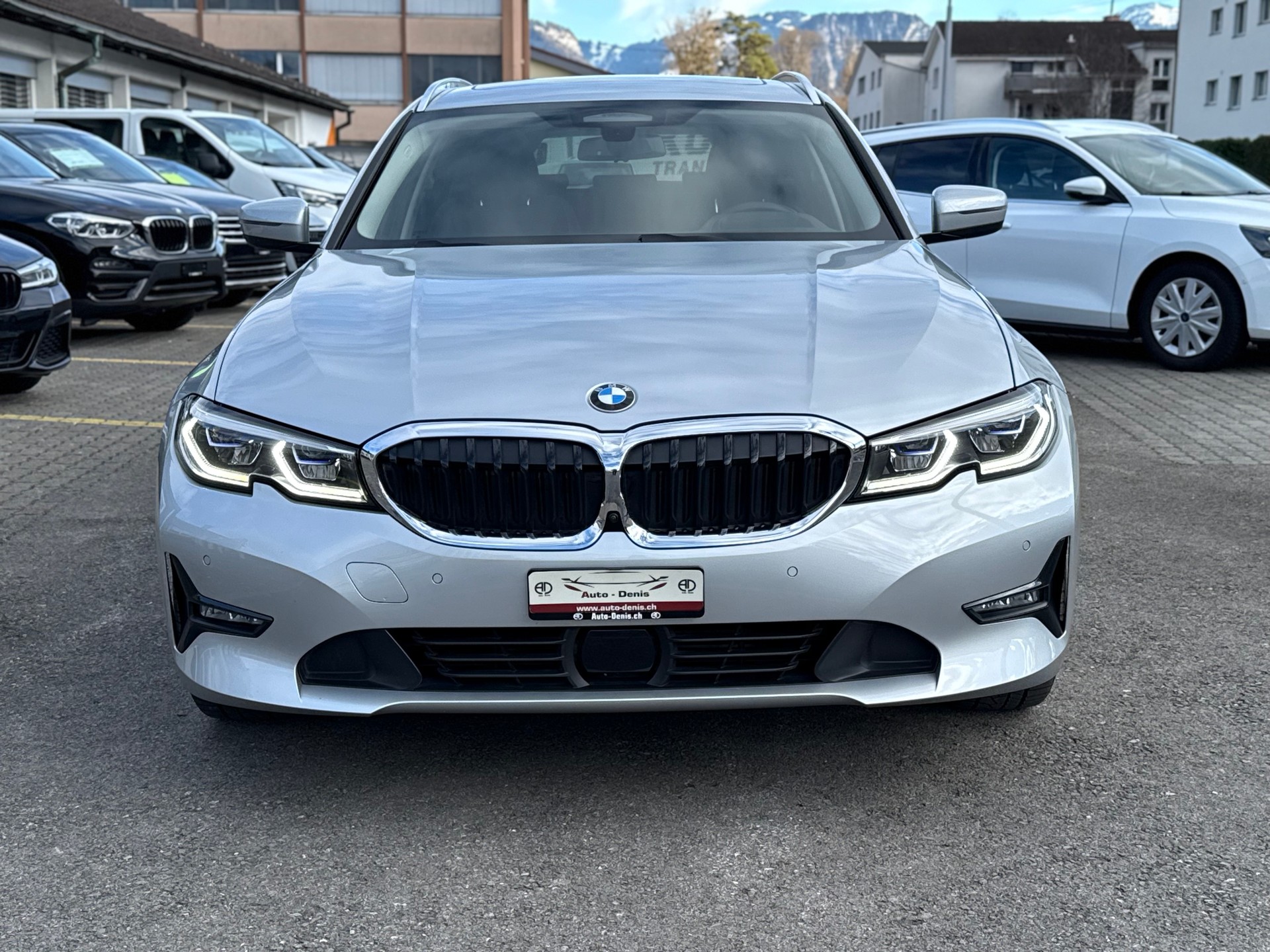BMW 320d xDrive SAG Touring *Traumausstattung*-image-1